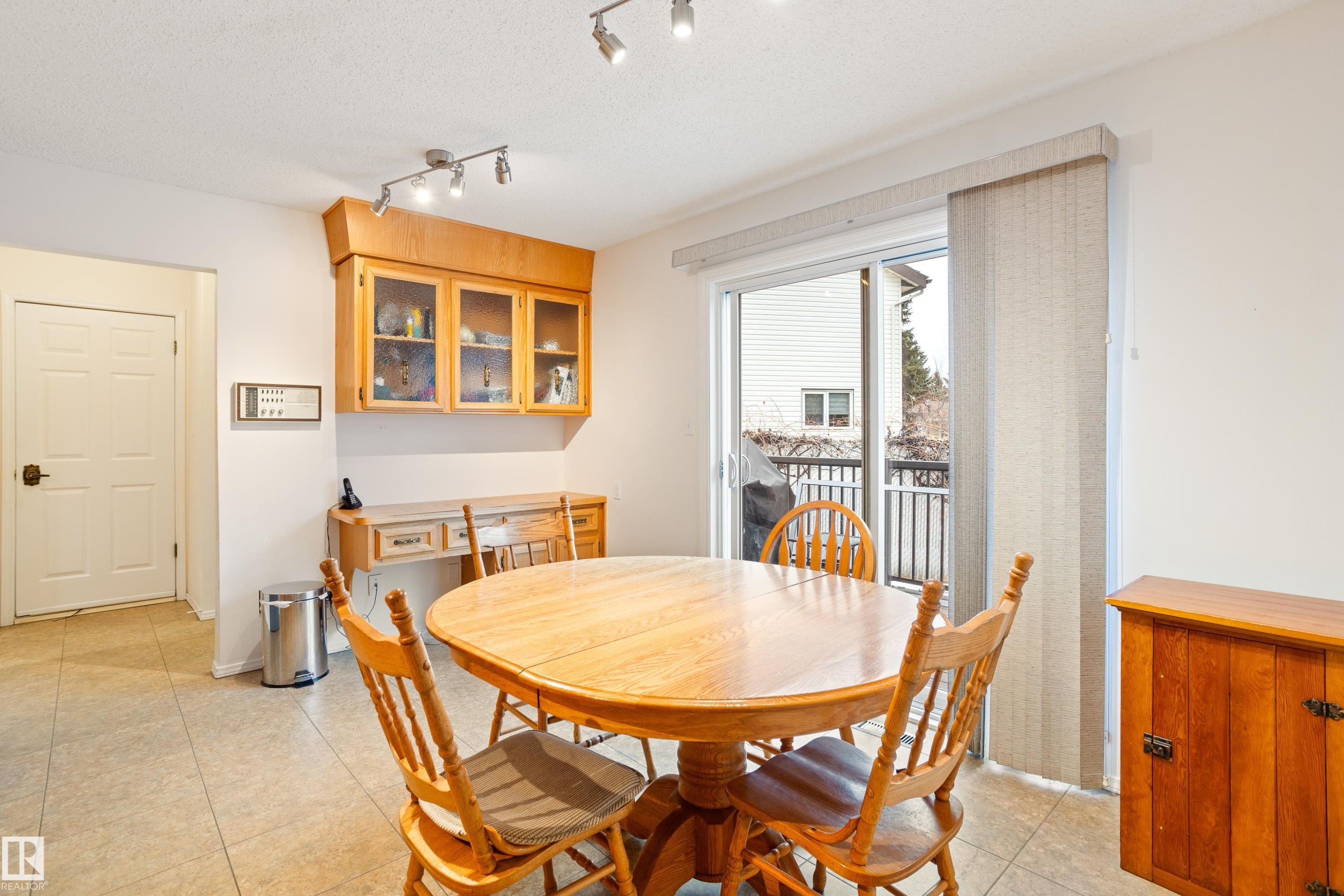 258 Greenoch Crescent, Edmonton, AB - Indoor Photo Showing Dining Room