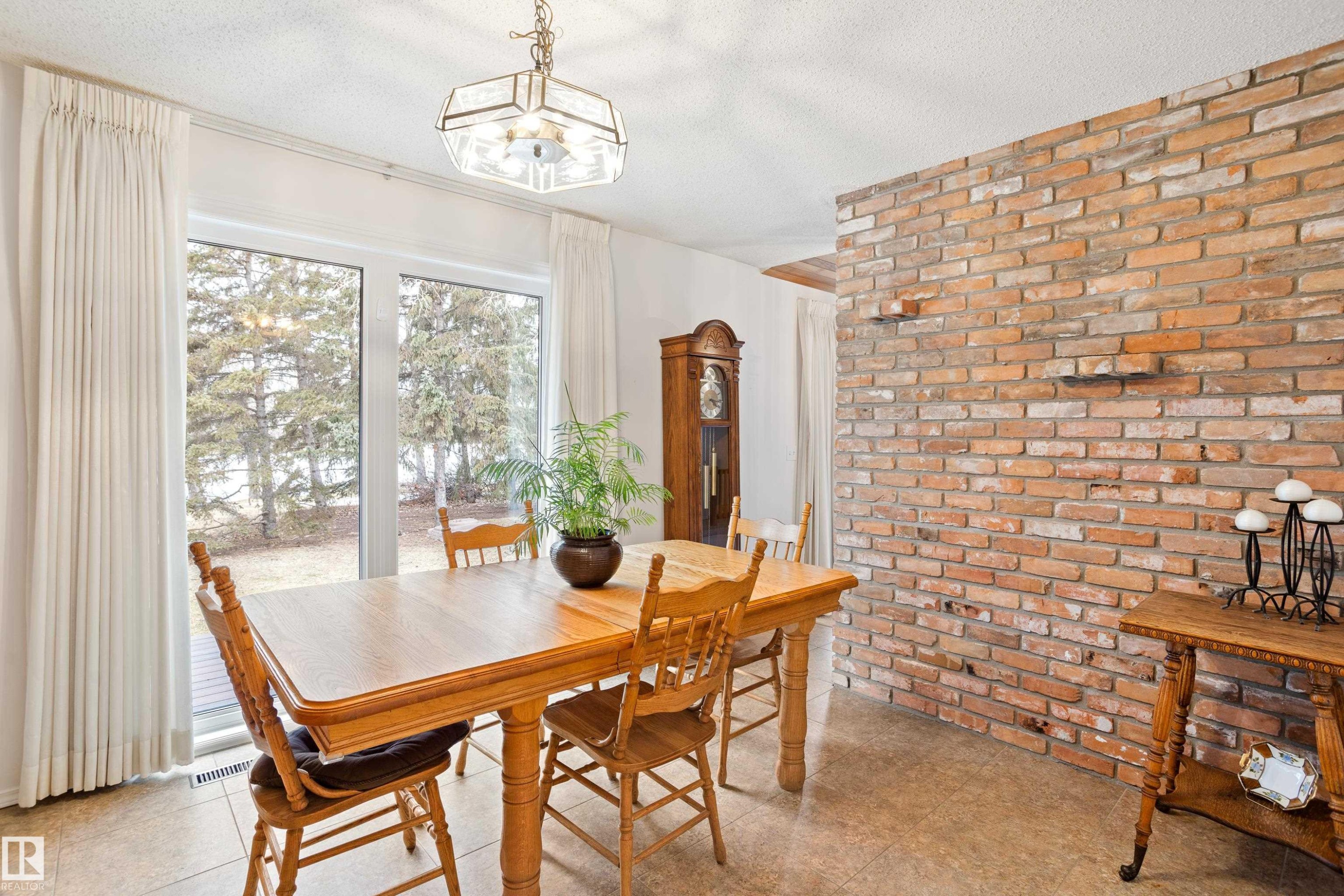 258 Greenoch Crescent, Edmonton, AB - Indoor Photo Showing Dining Room
