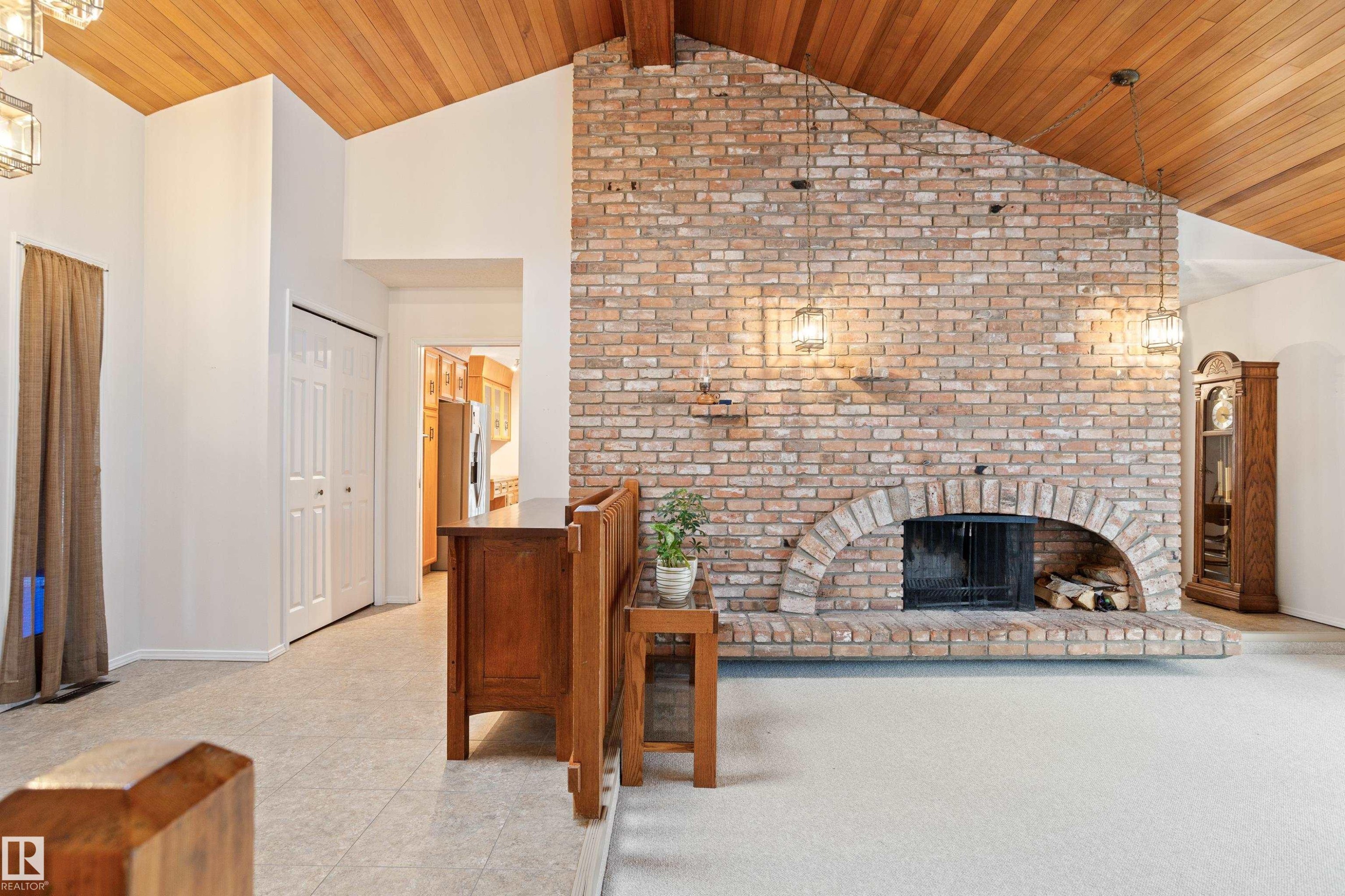 258 Greenoch Crescent, Edmonton, AB - Indoor With Fireplace