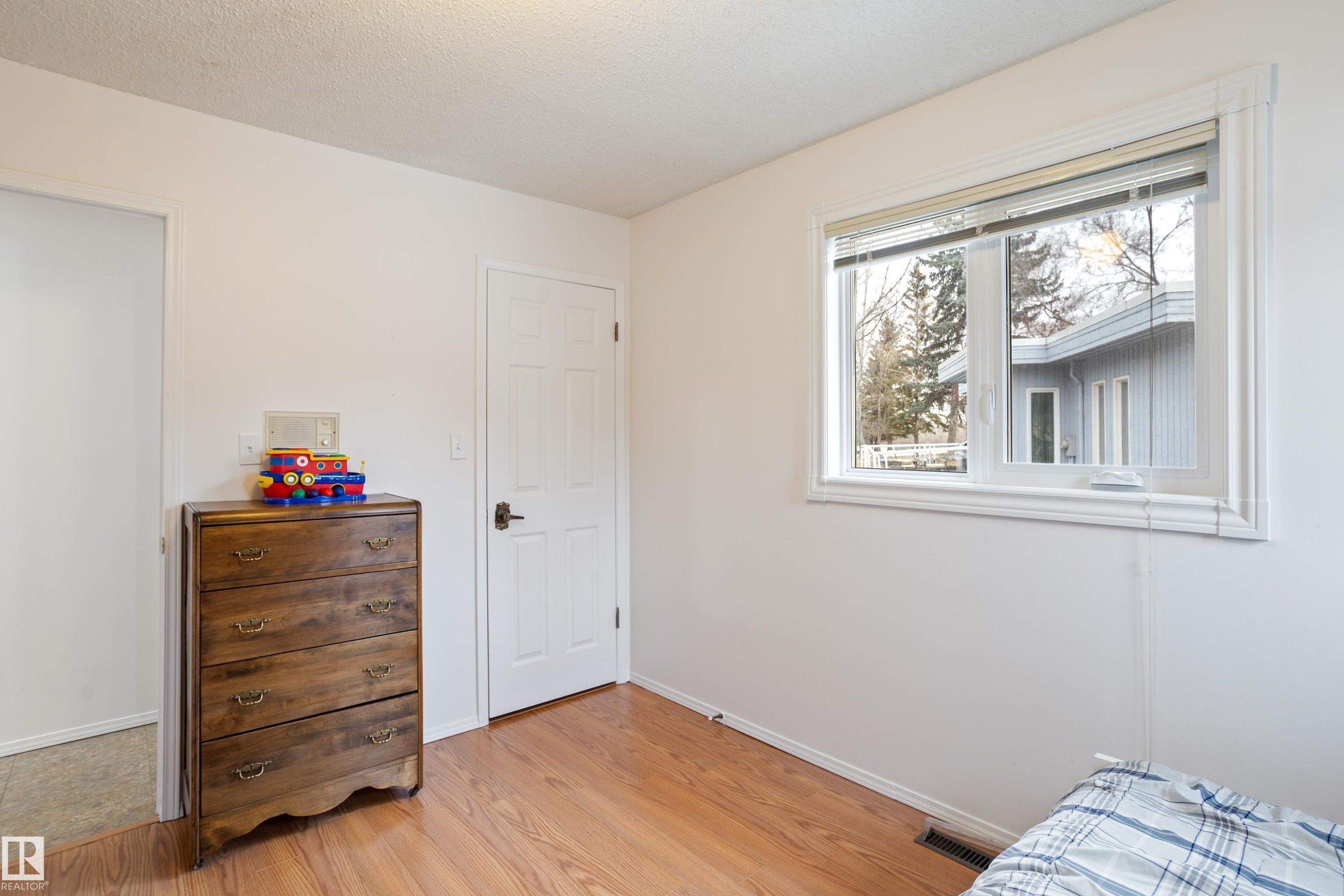 258 Greenoch Crescent, Edmonton, AB - Indoor Photo Showing Bedroom