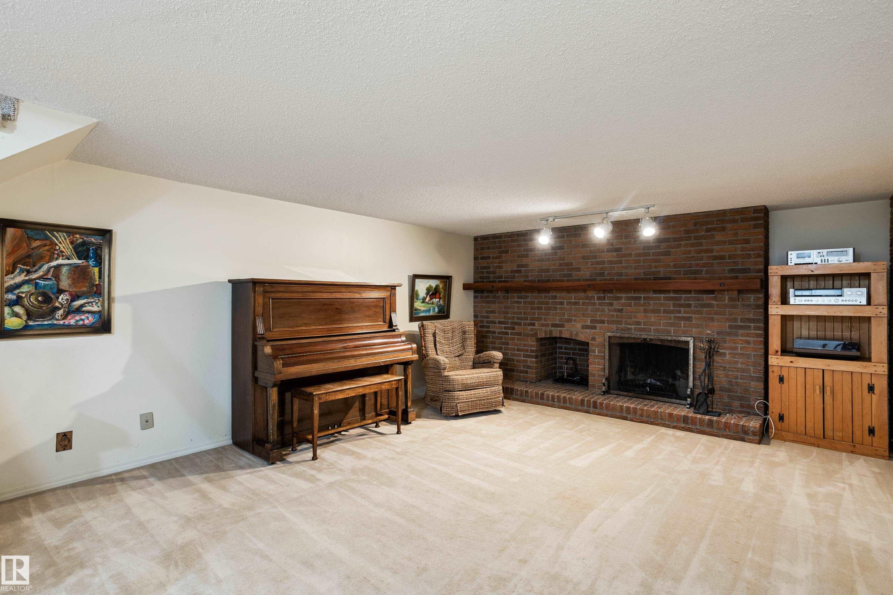 258 Greenoch Crescent, Edmonton, AB - Indoor Photo Showing Living Room With Fireplace
