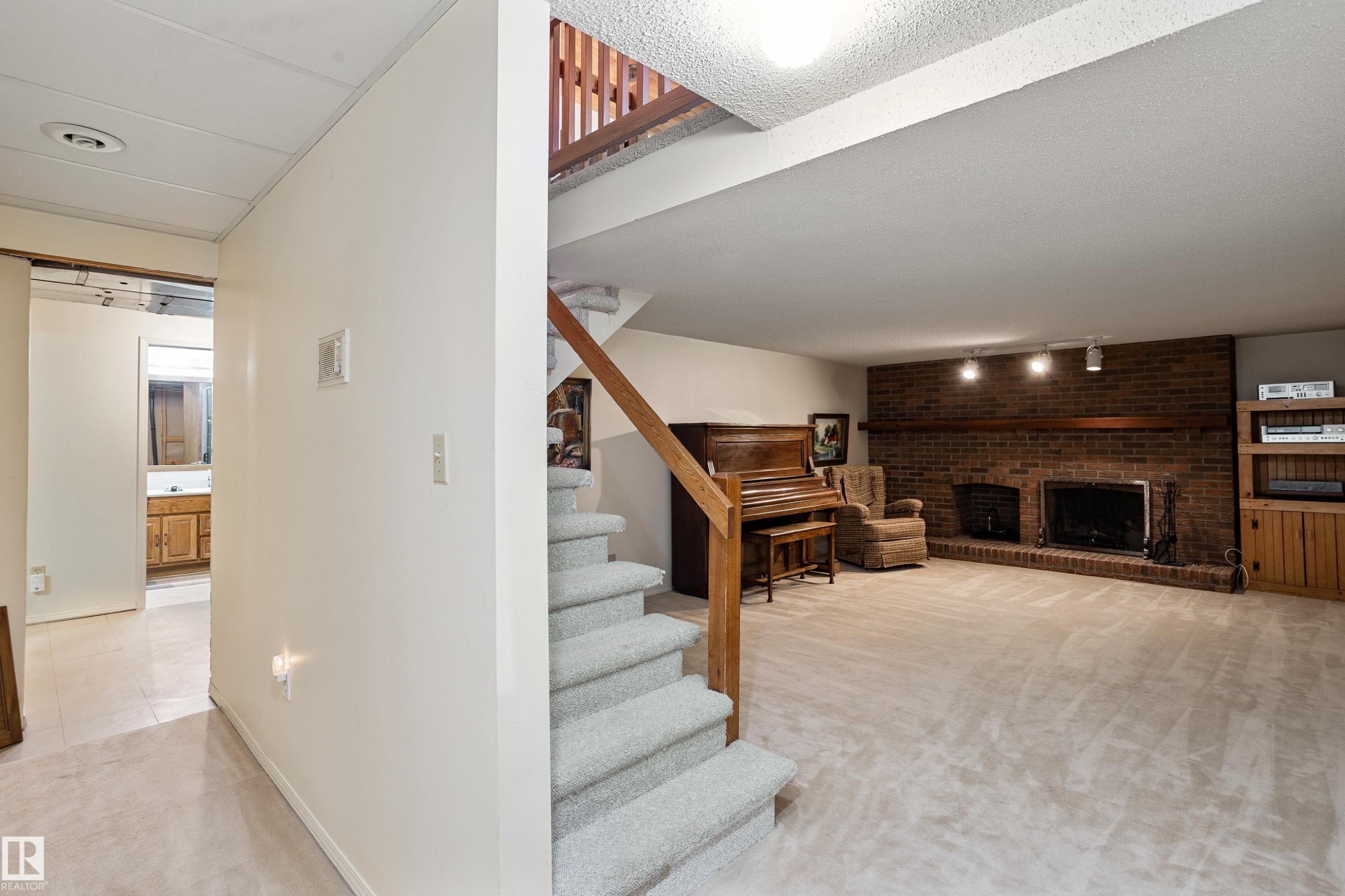 258 Greenoch Crescent, Edmonton, AB - Indoor Photo Showing Other Room With Fireplace