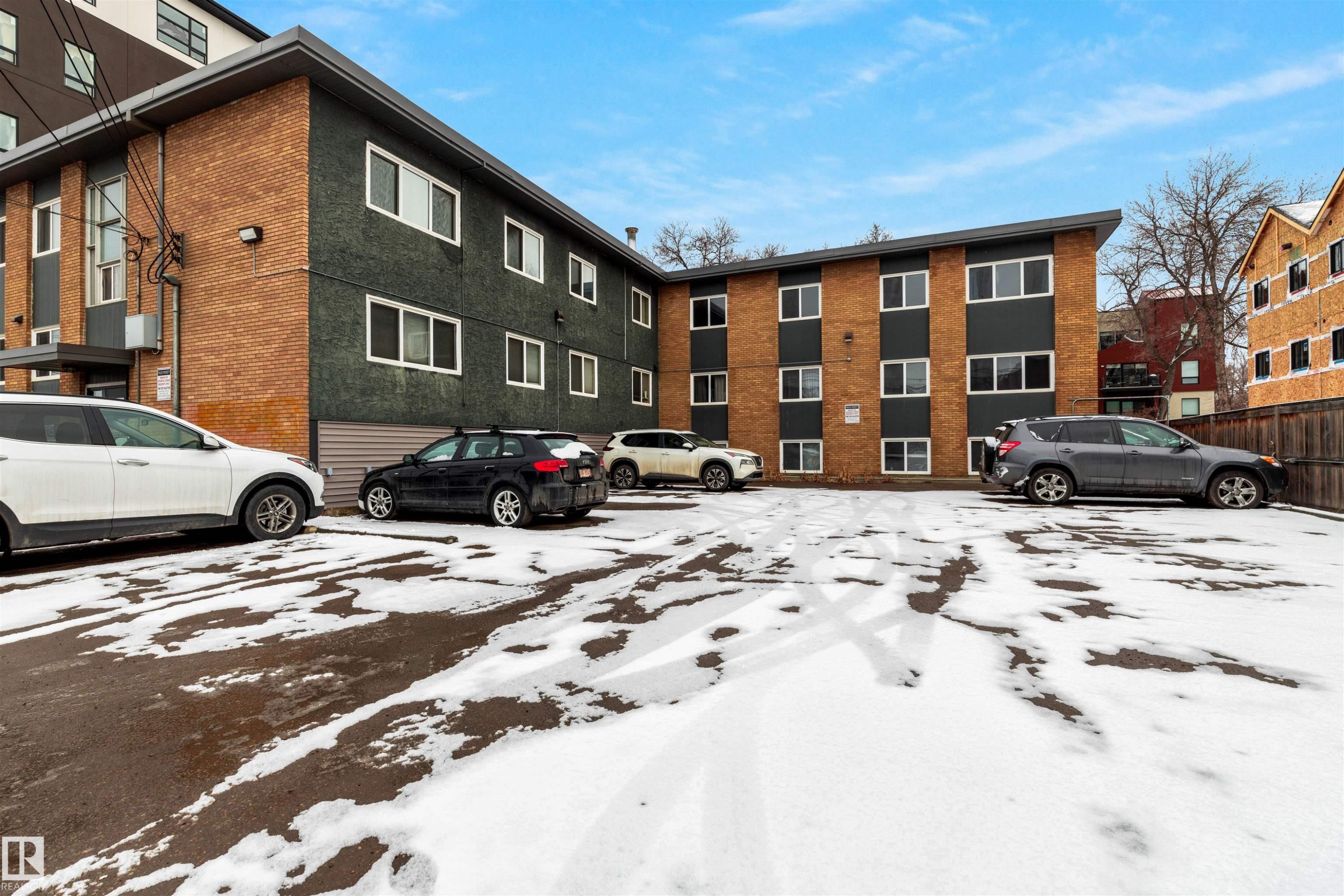 32 10015 83 Avenue, Edmonton, AB - Outdoor