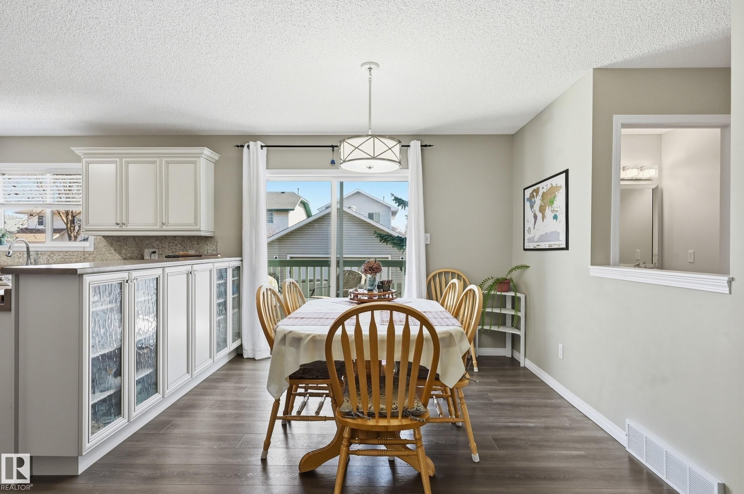 109 1670 Jamha Road Nw, Edmonton, AB - Indoor Photo Showing Dining Room
