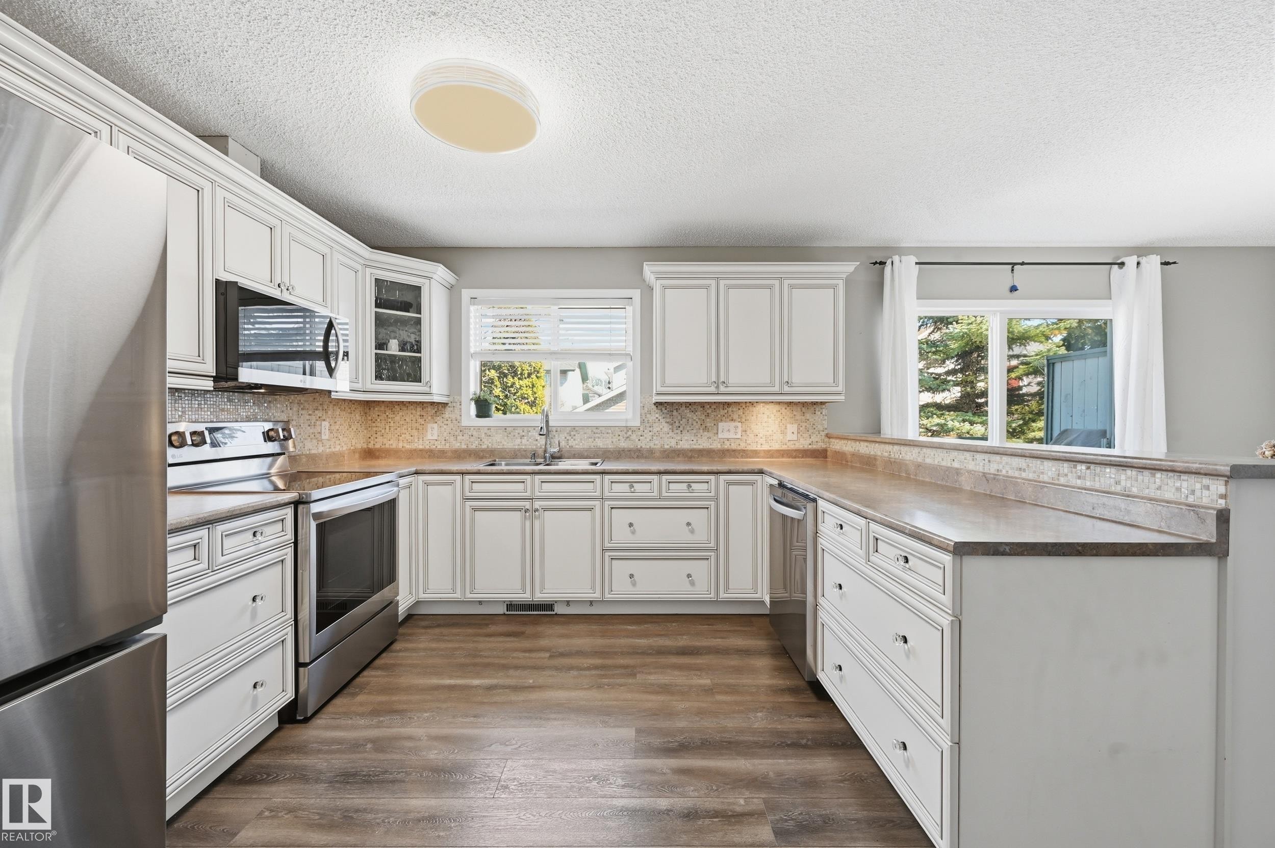 109 1670 Jamha Road Nw, Edmonton, AB - Indoor Photo Showing Kitchen
