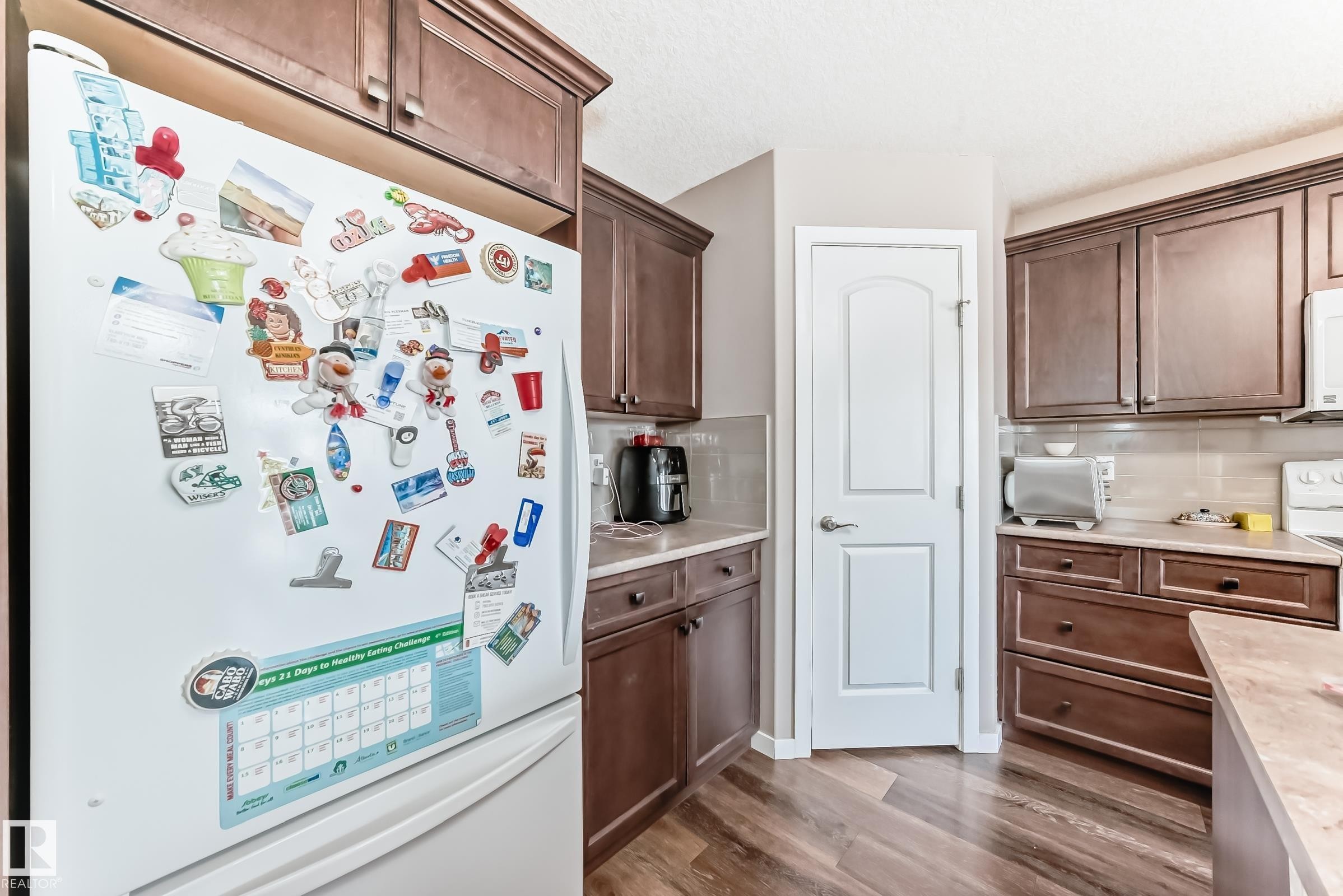 16737 60St, Edmonton, AB - Indoor Photo Showing Kitchen