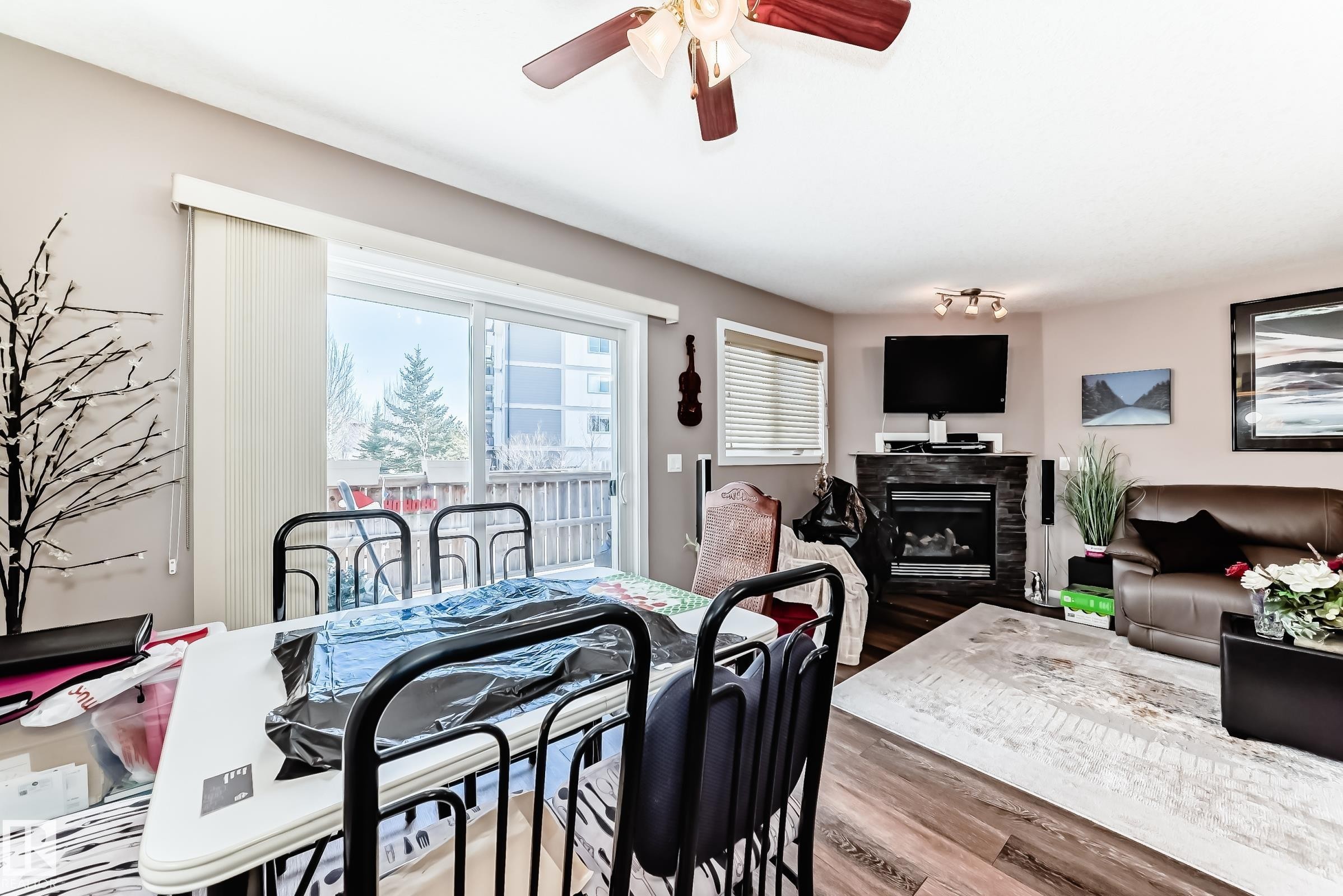 16737 60St, Edmonton, AB - Indoor