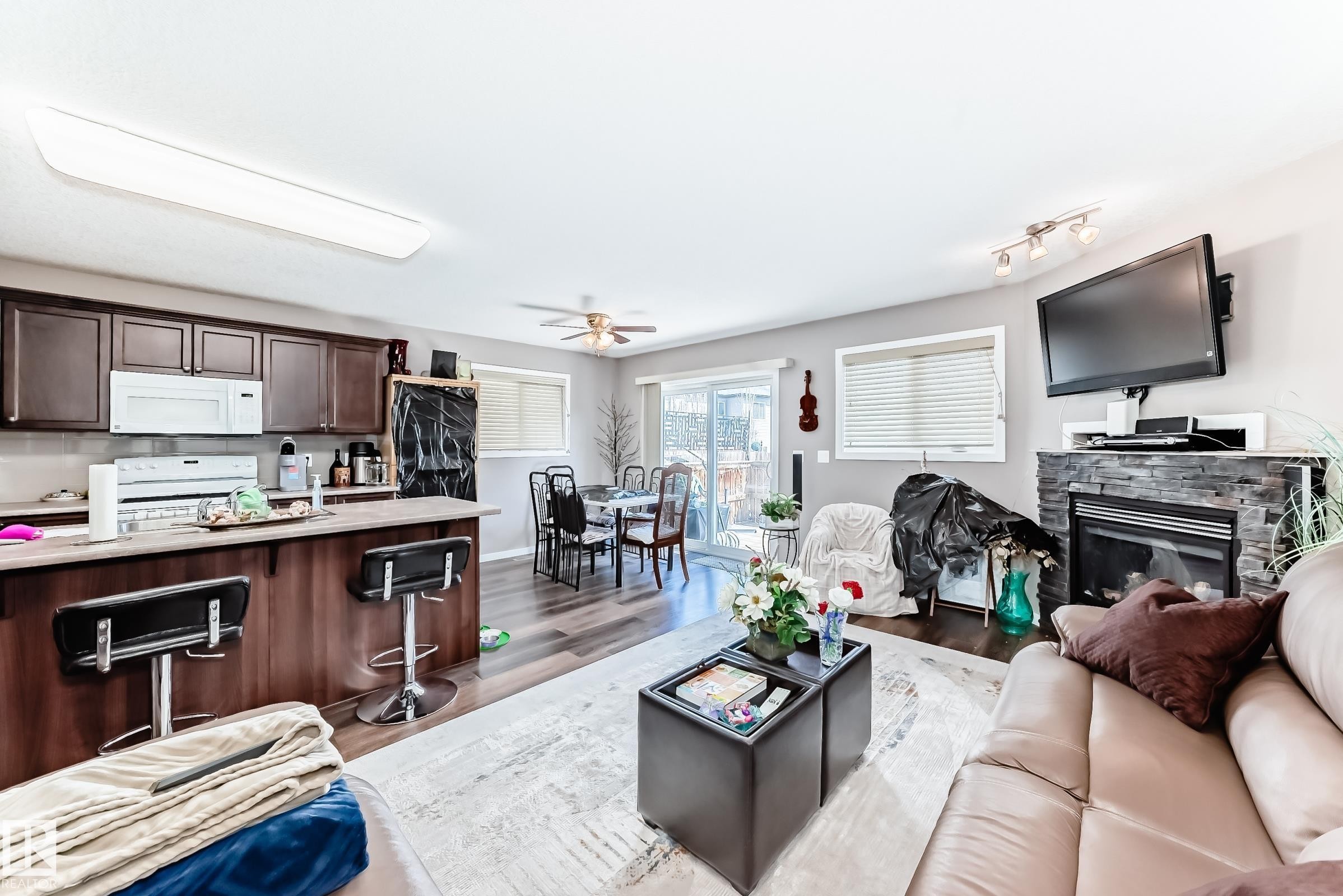 16737 60St, Edmonton, AB - Indoor With Fireplace