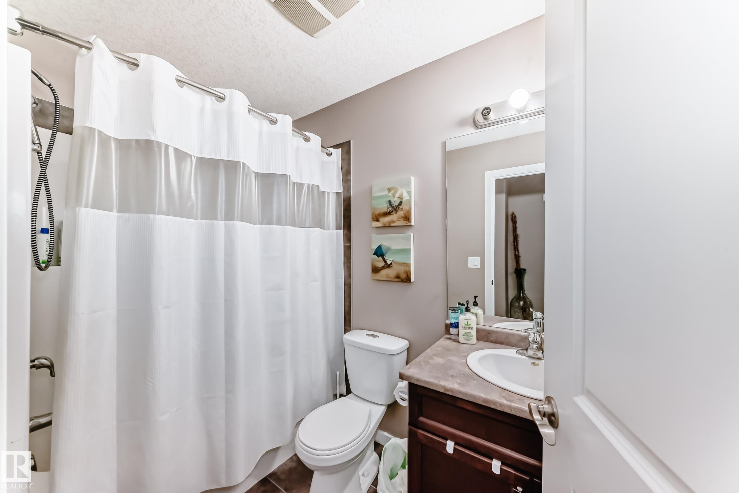 16737 60St, Edmonton, AB - Indoor Photo Showing Bathroom