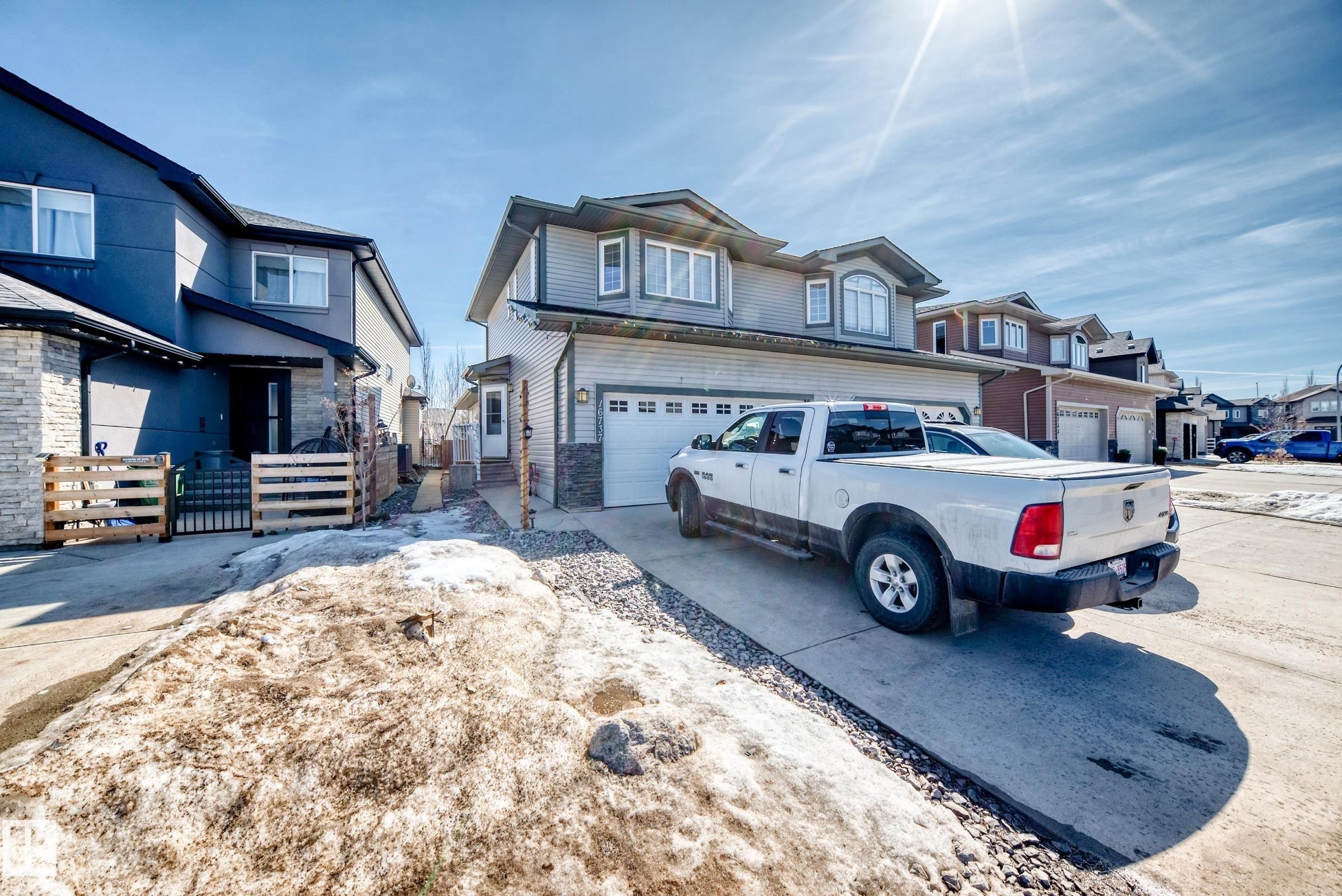 16737 60St, Edmonton, AB - Outdoor With Facade