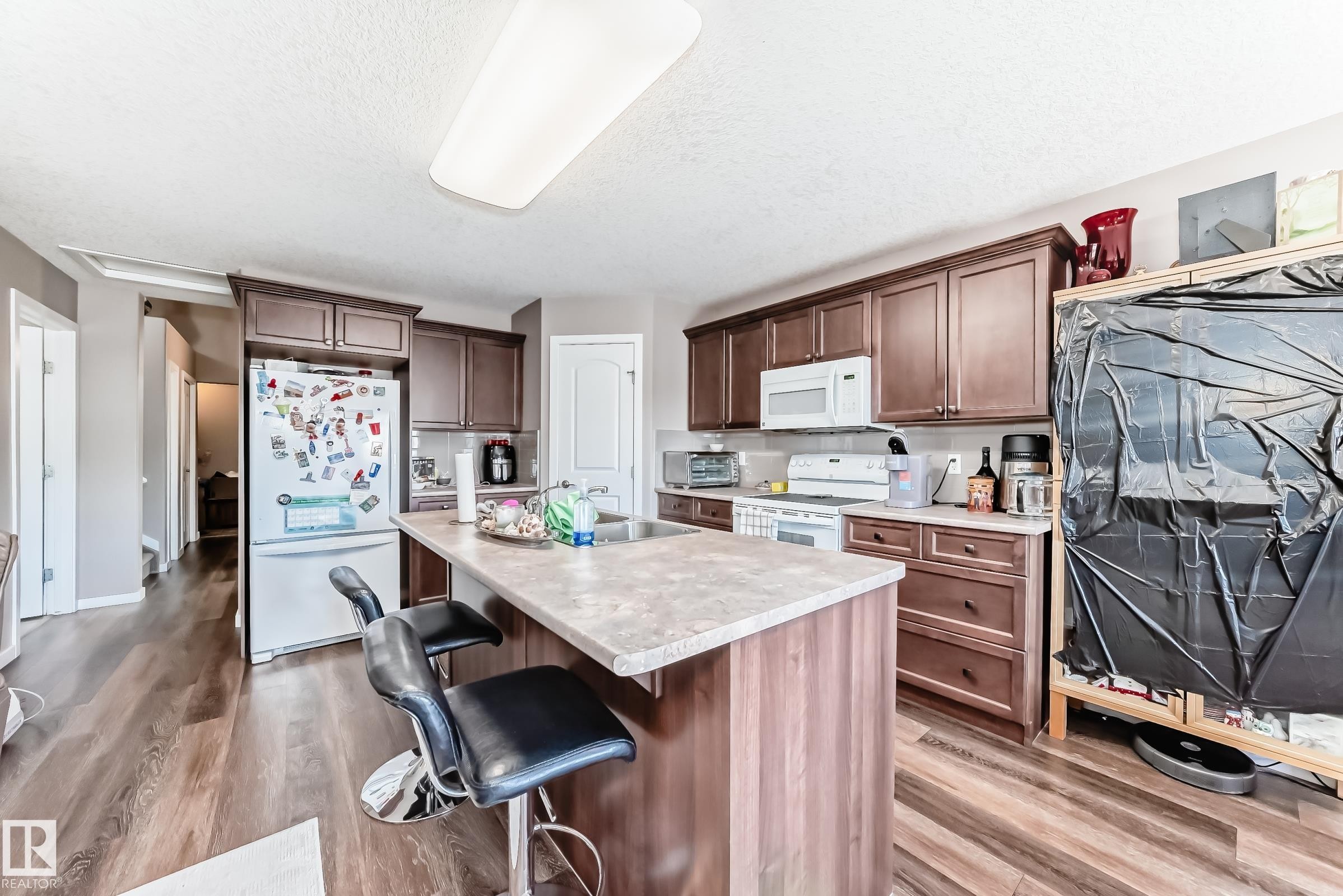 16737 60St, Edmonton, AB - Indoor Photo Showing Kitchen