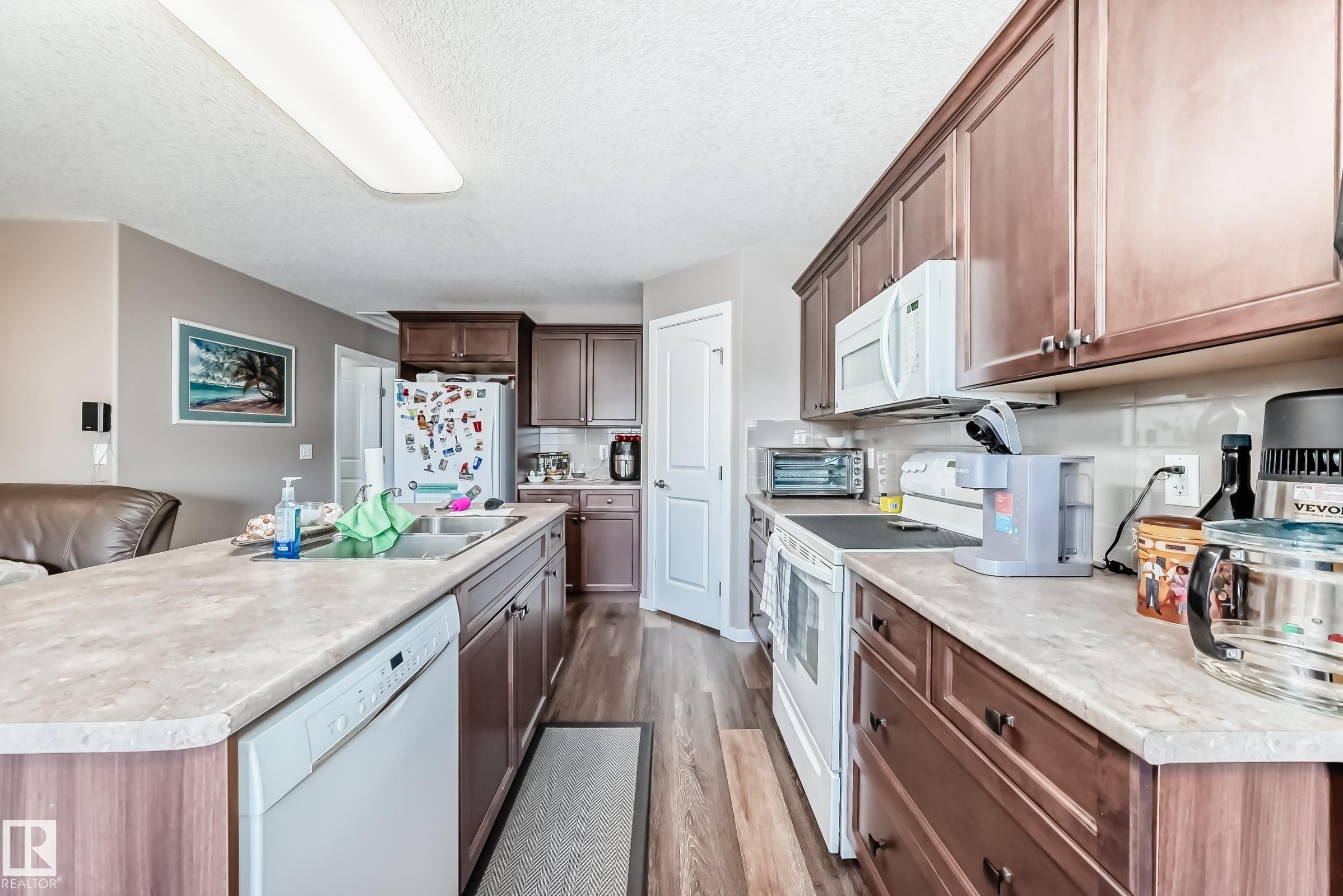 16737 60St, Edmonton, AB - Indoor Photo Showing Kitchen