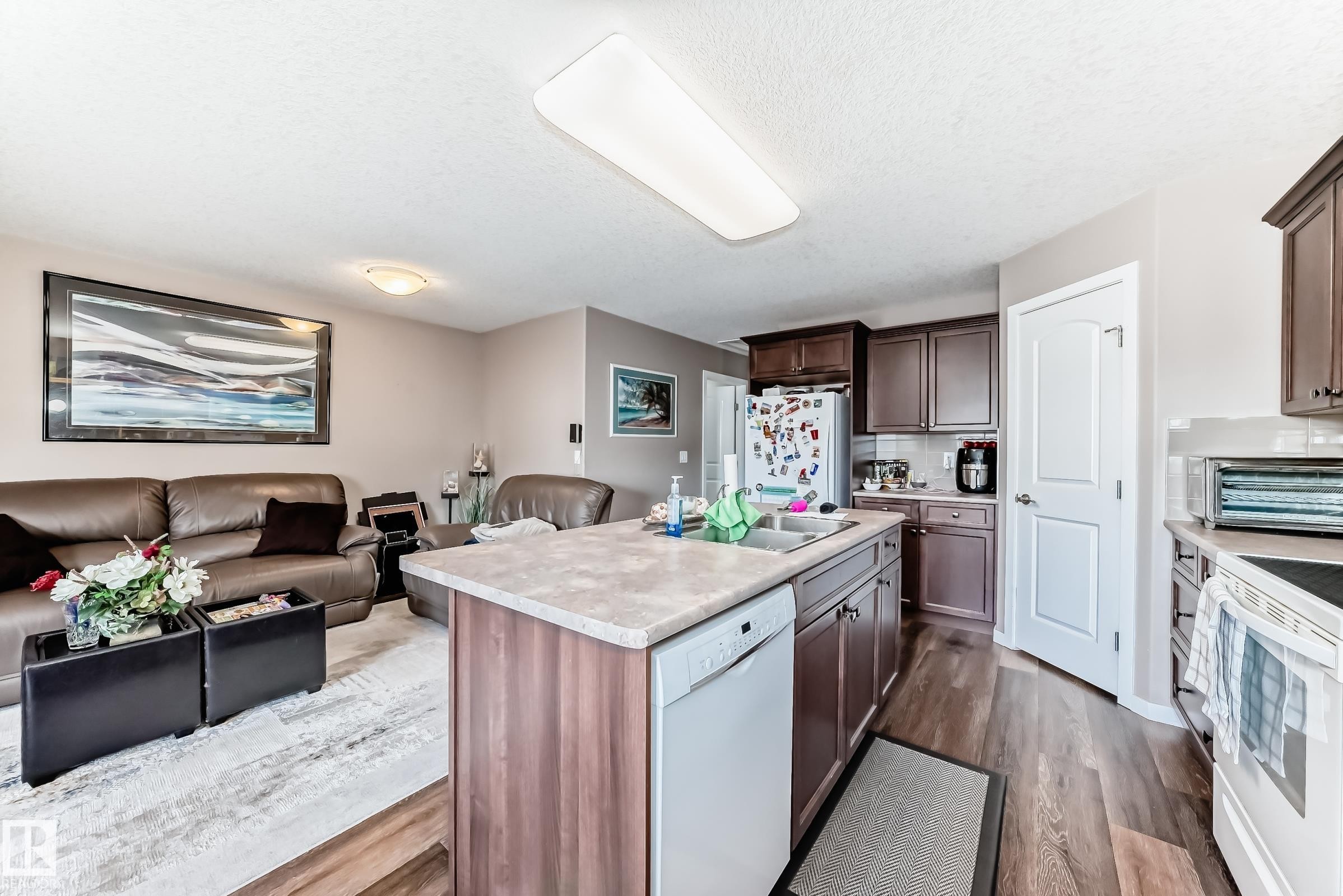16737 60St, Edmonton, AB - Indoor Photo Showing Kitchen