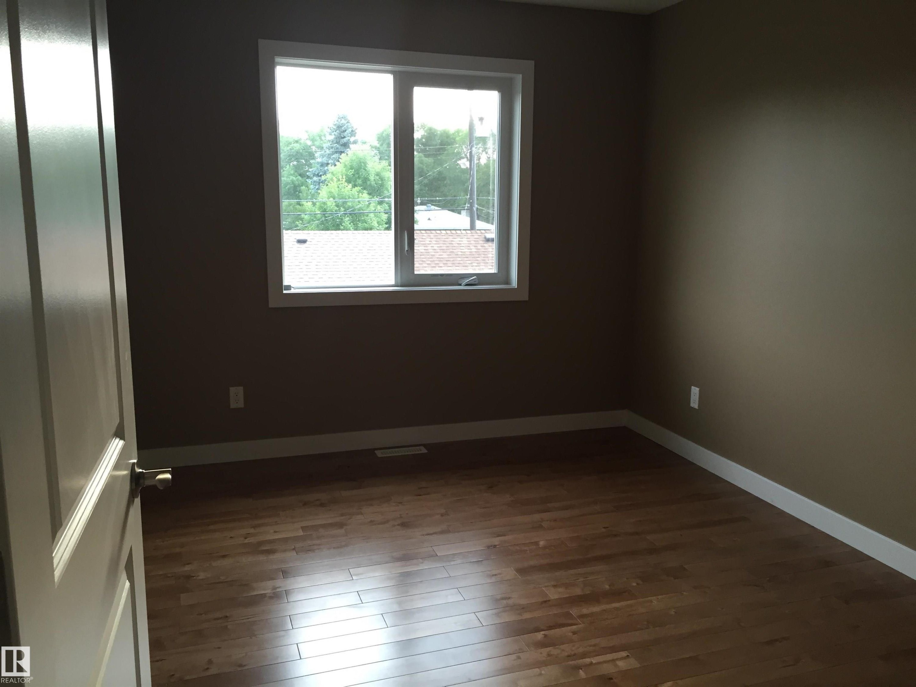 12224 88 Street Nw, Edmonton, AB - Indoor Photo Showing Other Room