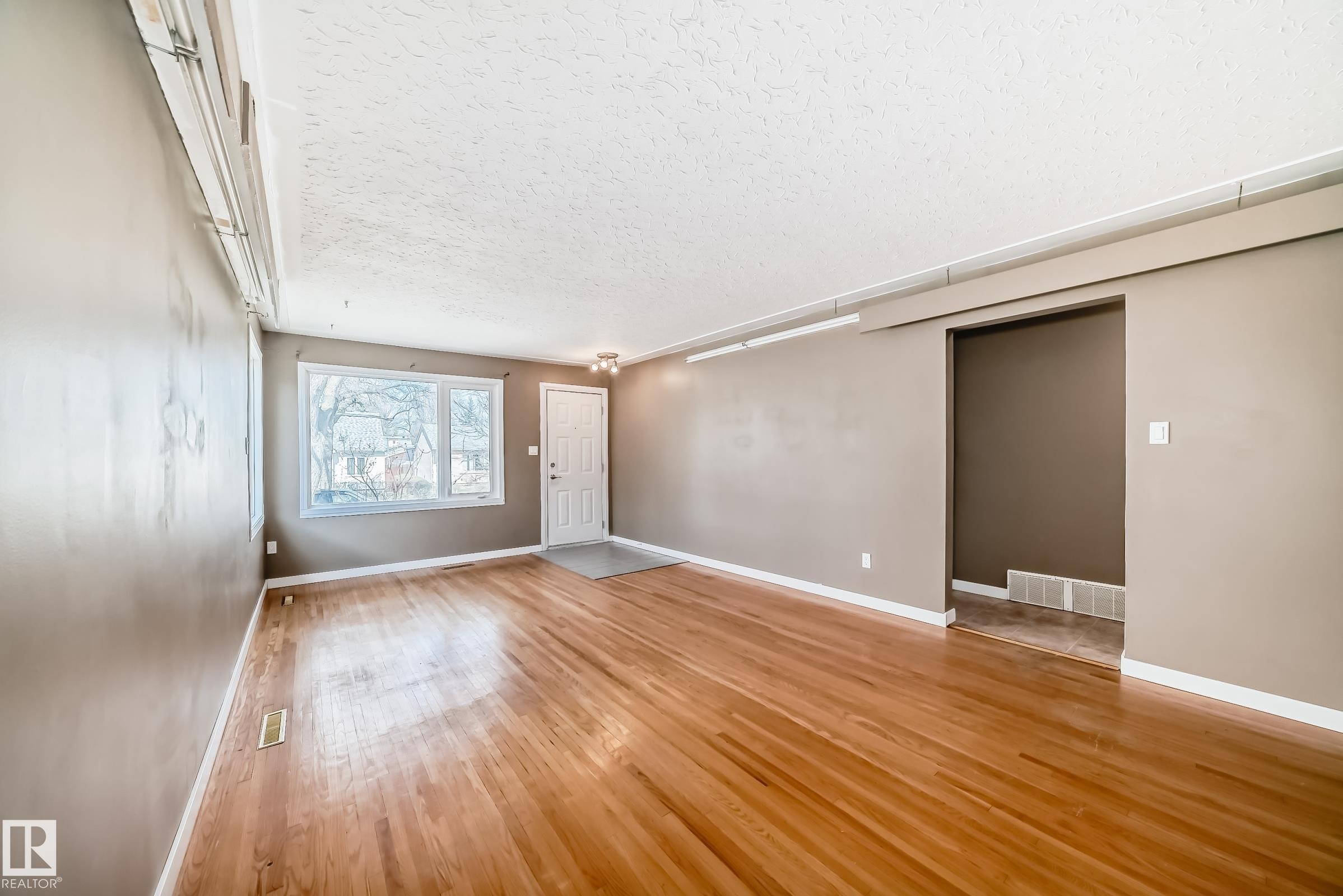 10837 65 Avenue, Edmonton, AB - Indoor Photo Showing Other Room