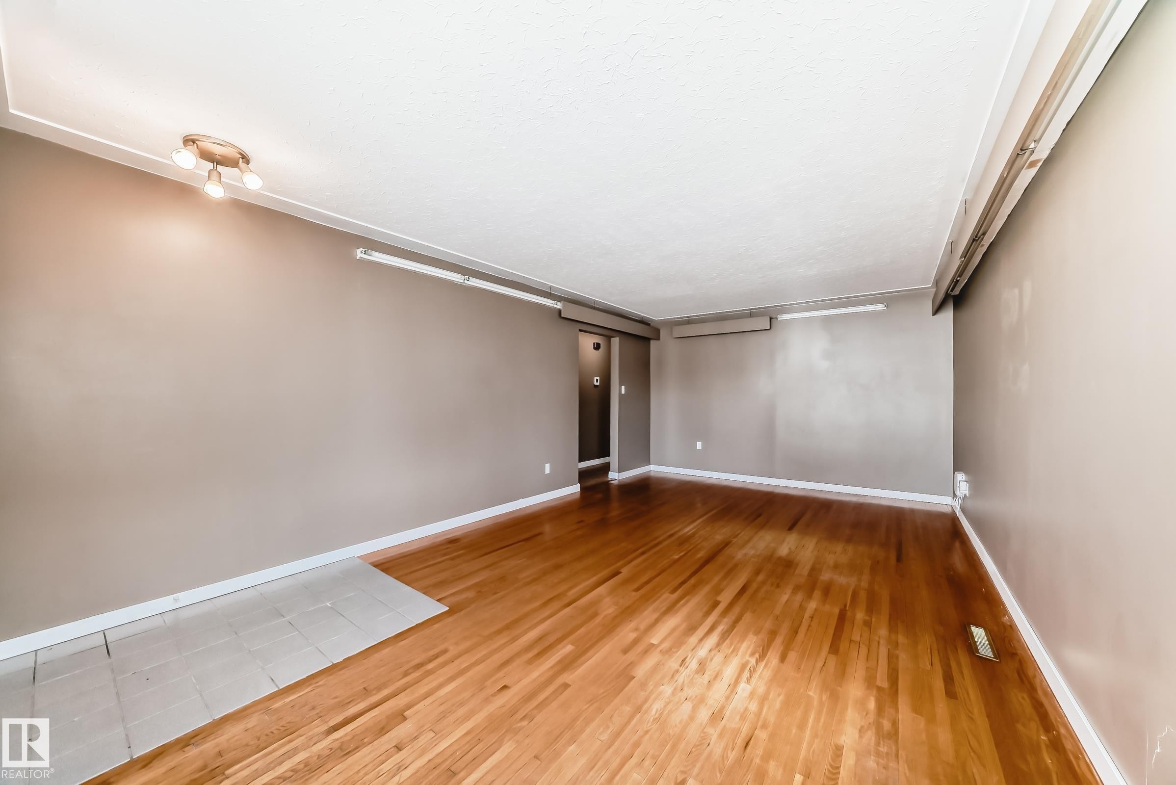 10837 65 Avenue, Edmonton, AB - Indoor Photo Showing Other Room