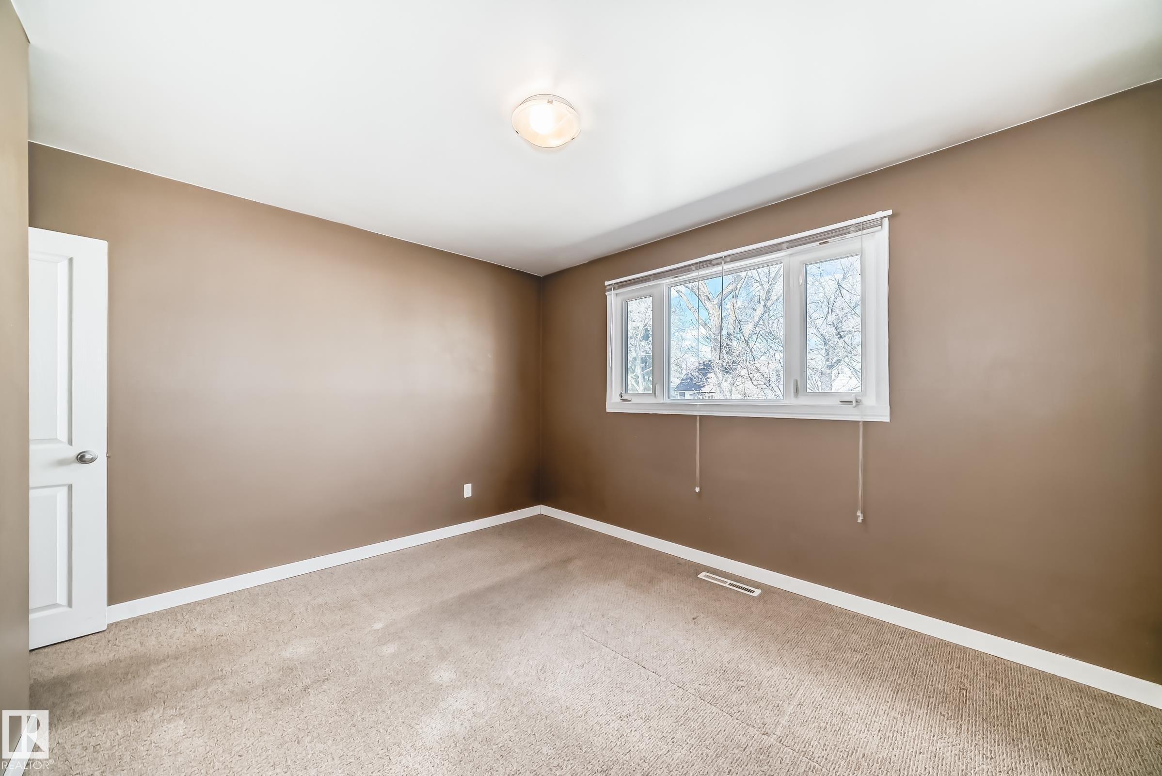 10837 65 Avenue, Edmonton, AB - Indoor Photo Showing Other Room