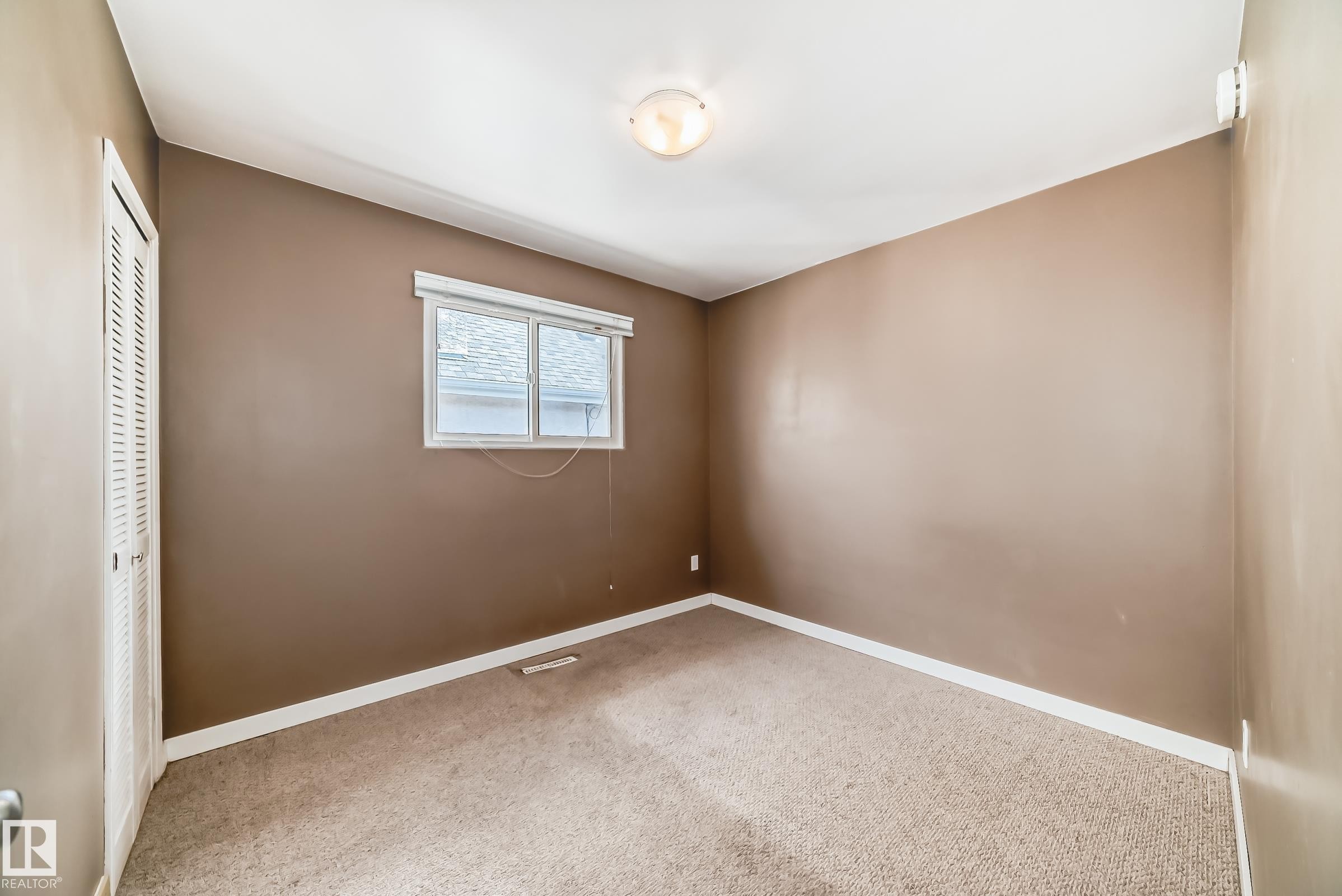 10837 65 Avenue, Edmonton, AB - Indoor Photo Showing Other Room