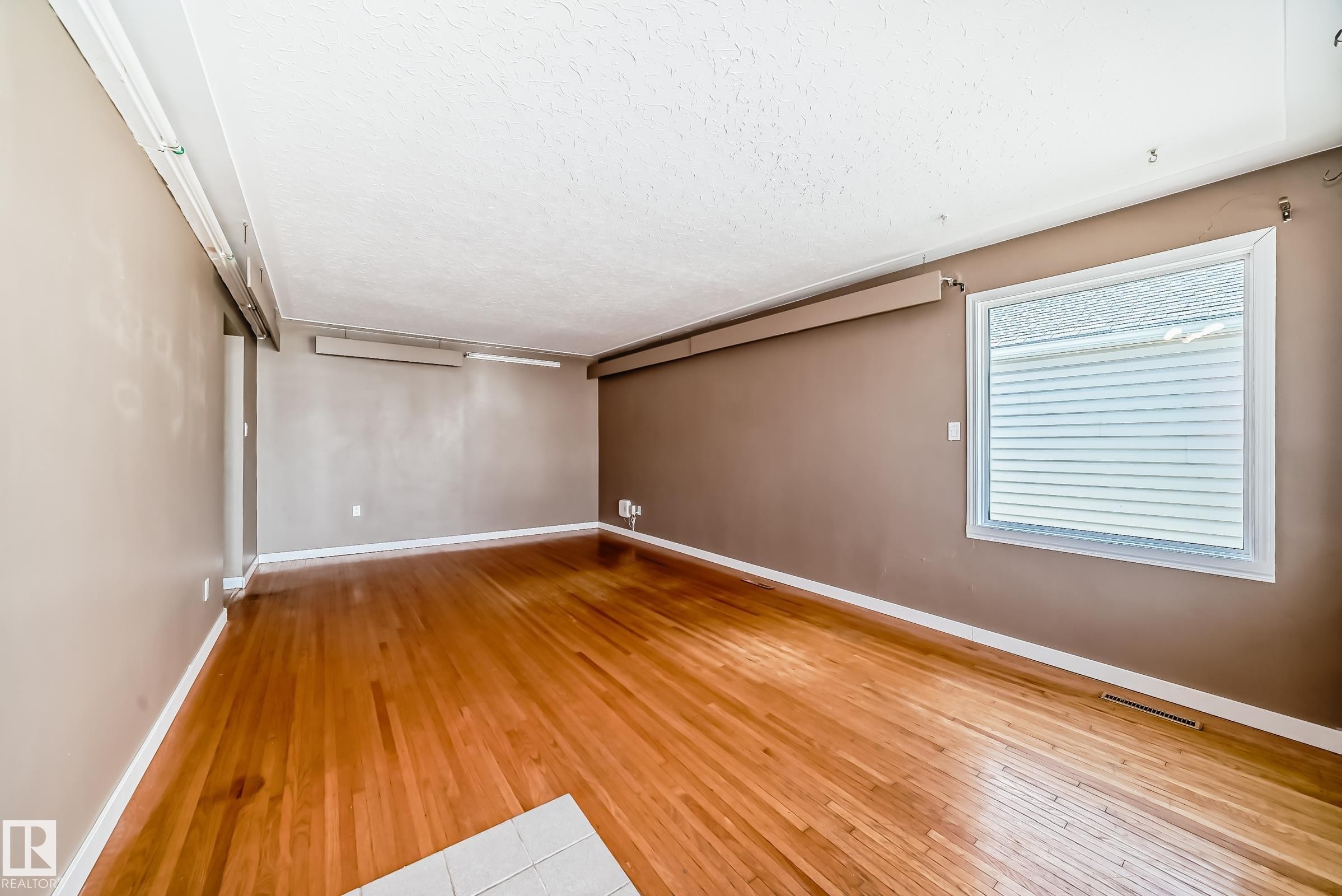 10837 65 Avenue, Edmonton, AB - Indoor Photo Showing Other Room