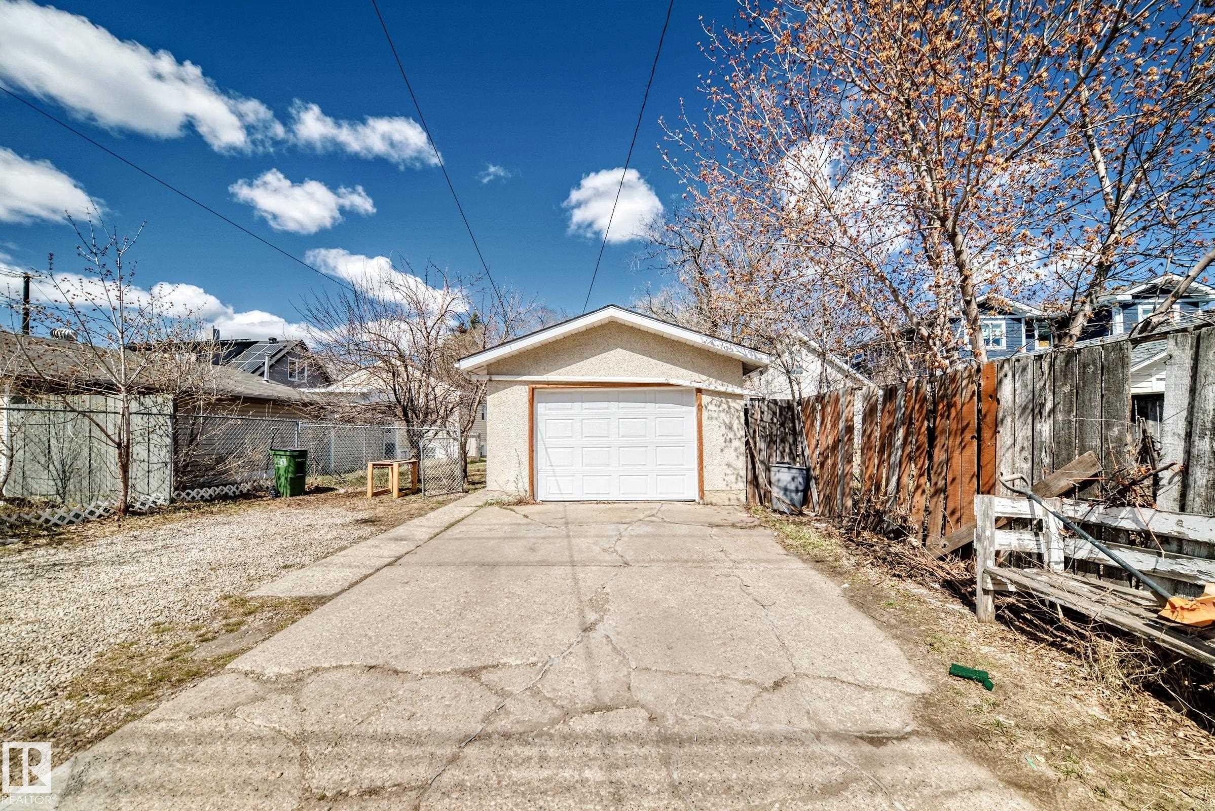 10837 65 Avenue, Edmonton, AB - Outdoor