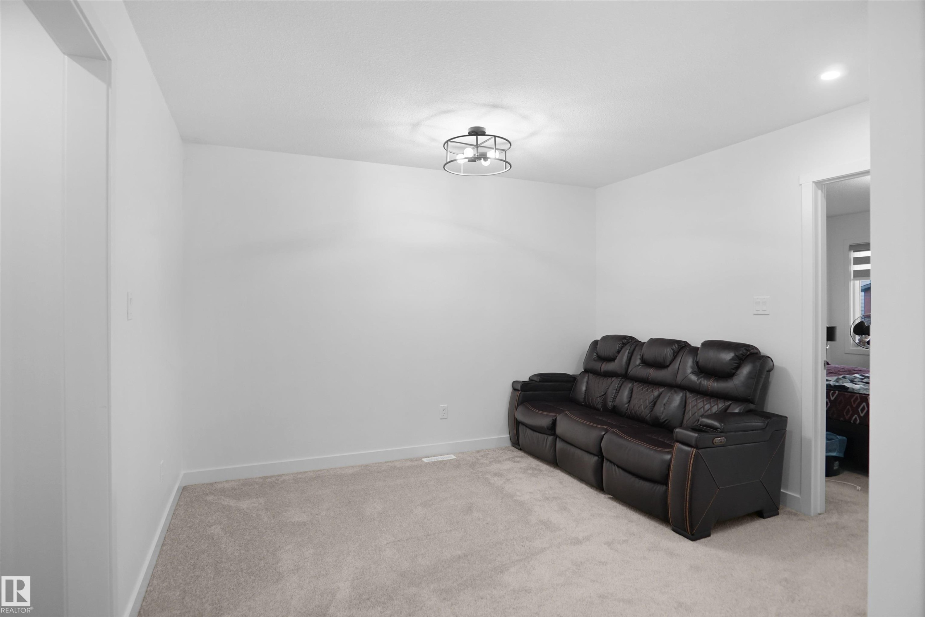 7216 182 Avenue, Edmonton, AB - Indoor Photo Showing Other Room