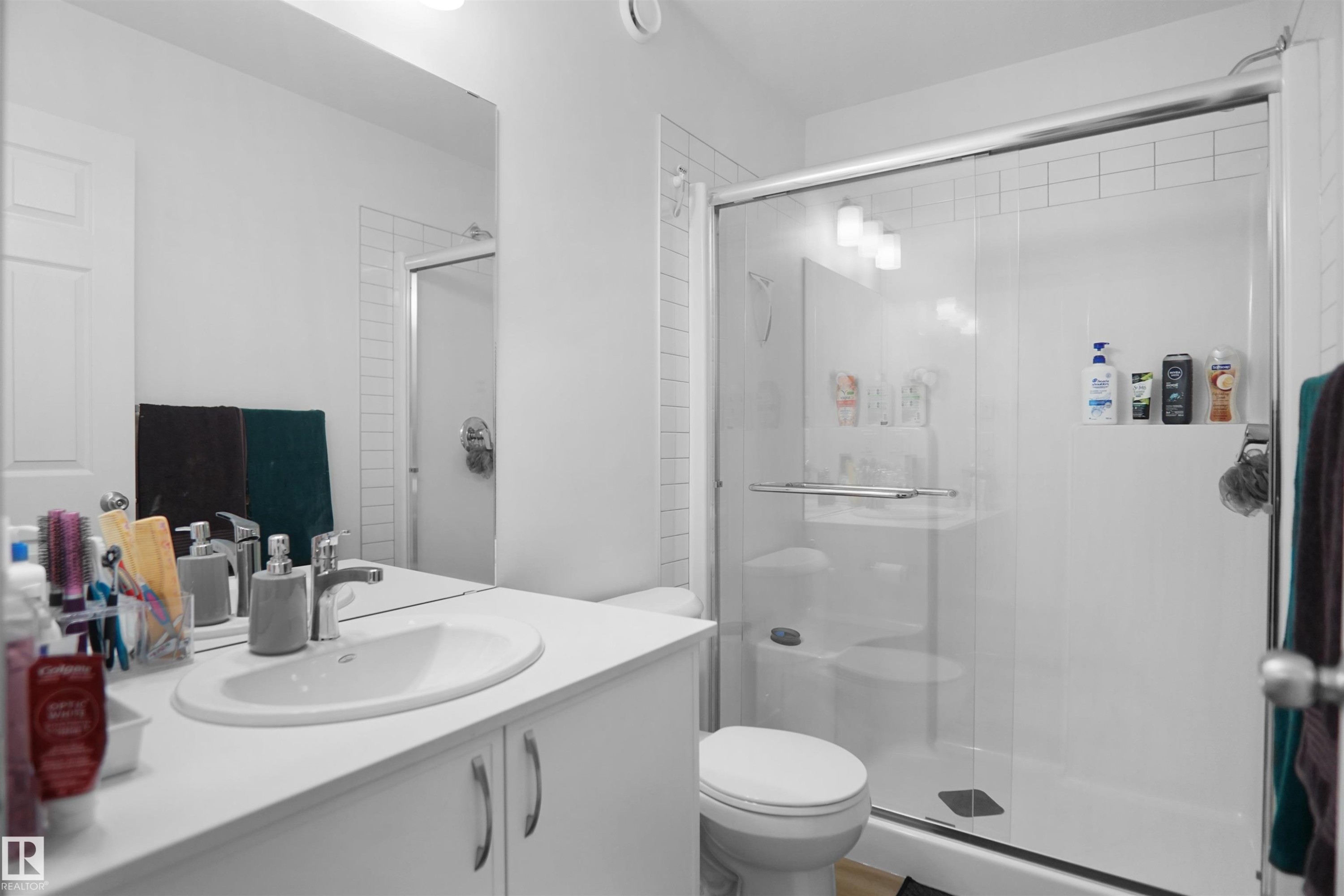 7216 182 Avenue, Edmonton, AB - Indoor Photo Showing Bathroom
