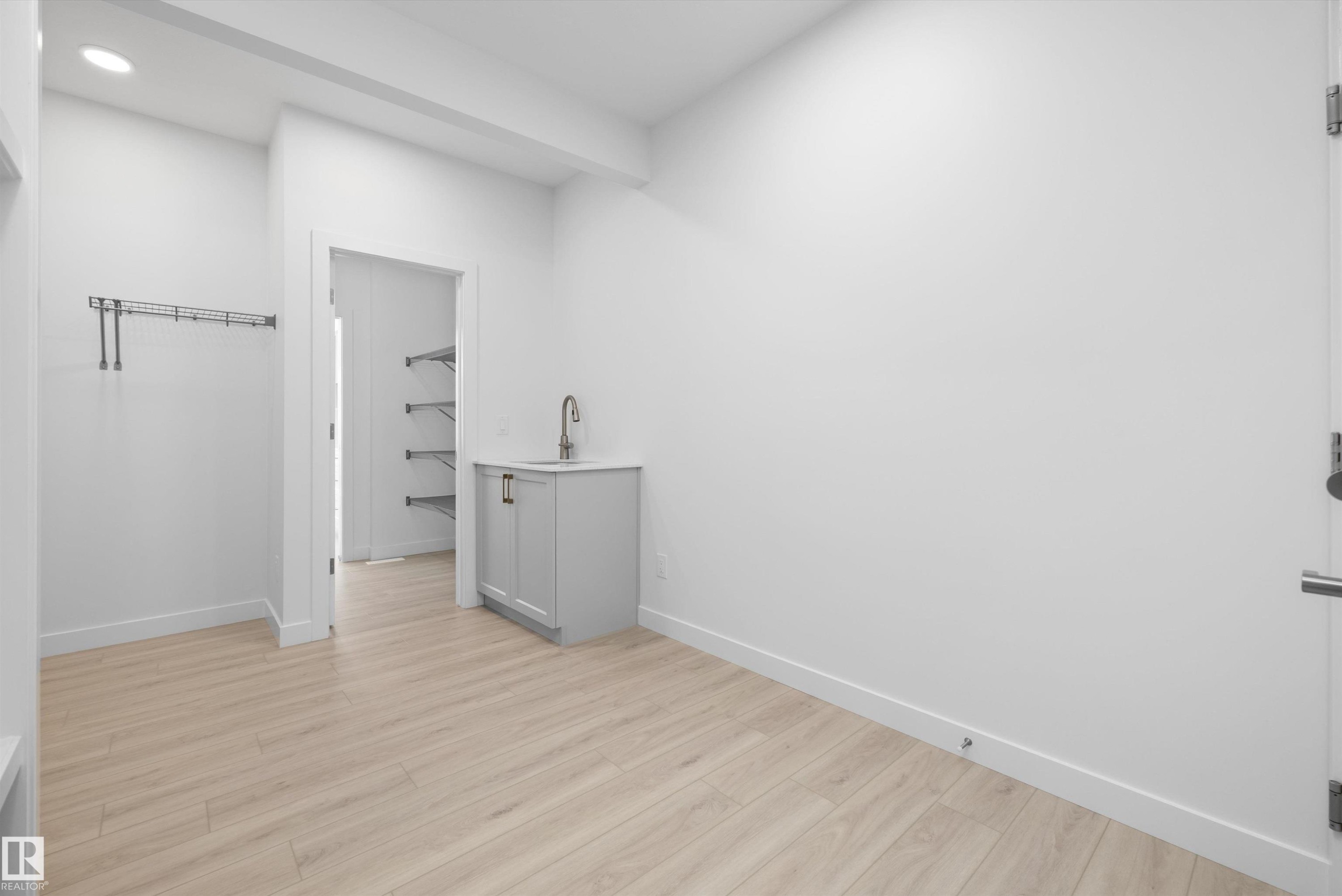 5011 Cawsey Link Sw, Edmonton, AB - Indoor Photo Showing Other Room