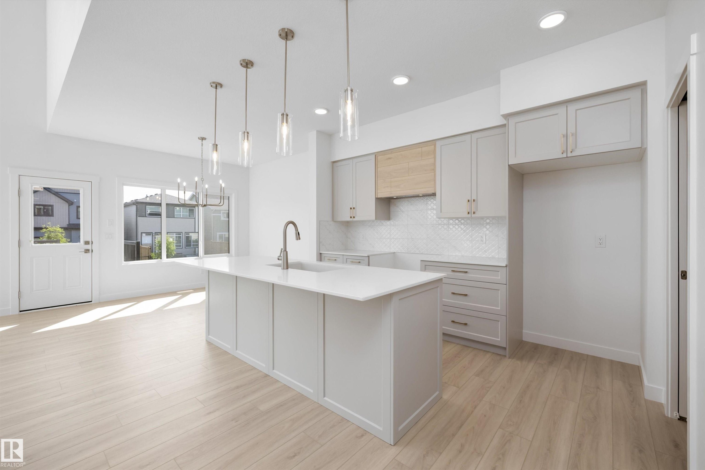 5011 Cawsey Link Sw, Edmonton, AB - Indoor Photo Showing Kitchen With Upgraded Kitchen