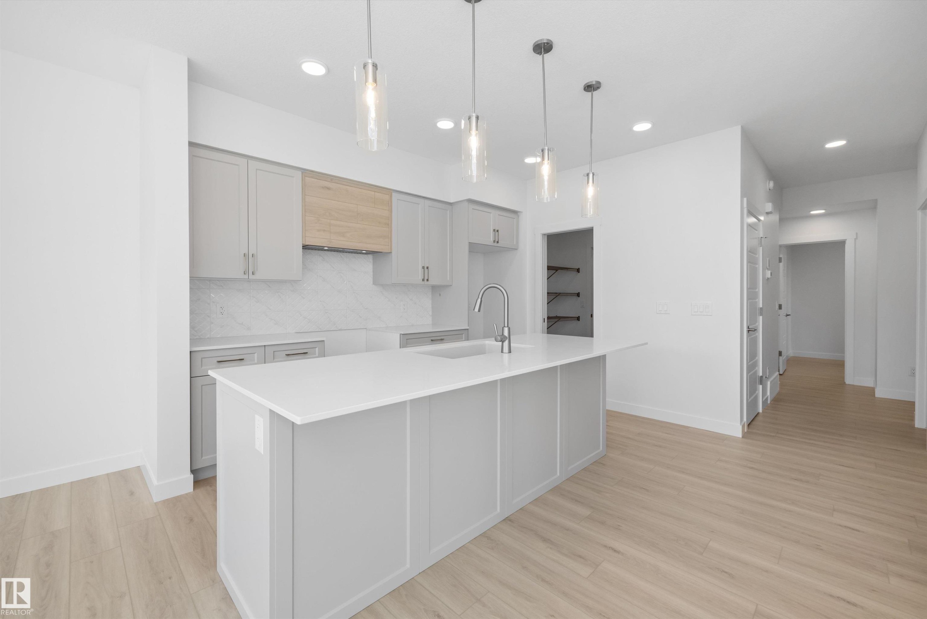 5011 Cawsey Link Sw, Edmonton, AB - Indoor Photo Showing Kitchen With Upgraded Kitchen