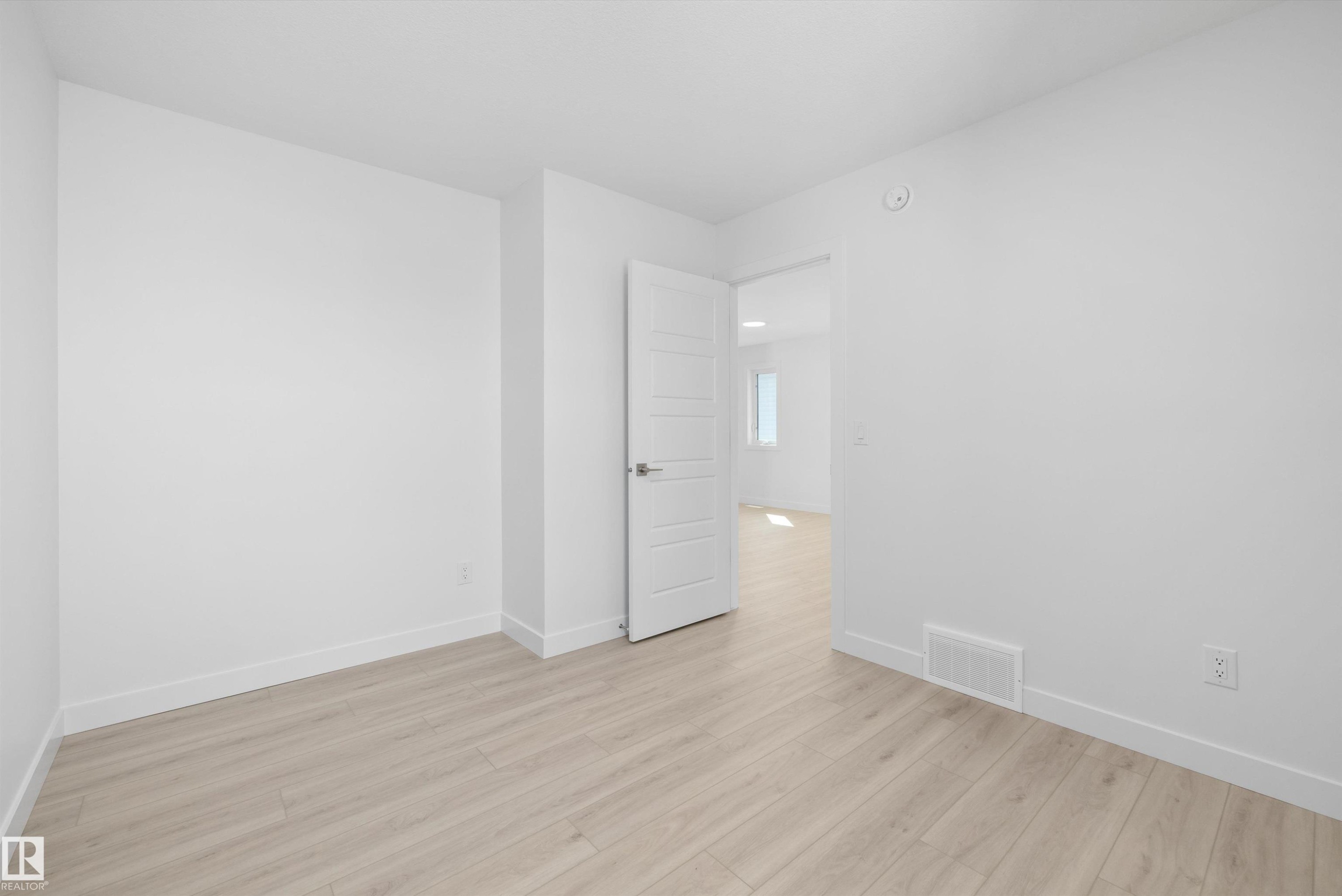 5011 Cawsey Link Sw, Edmonton, AB - Indoor Photo Showing Other Room