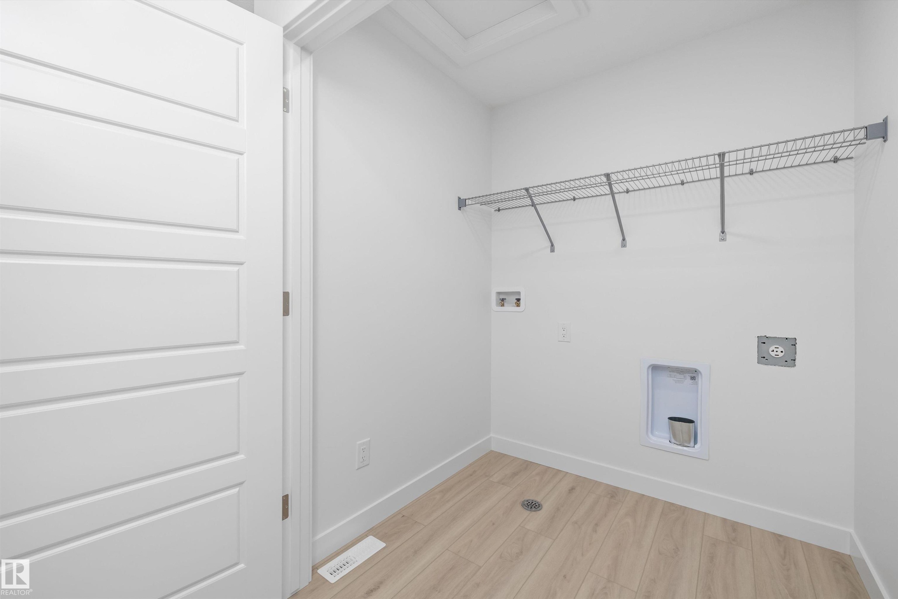 5011 Cawsey Link Sw, Edmonton, AB - Indoor
