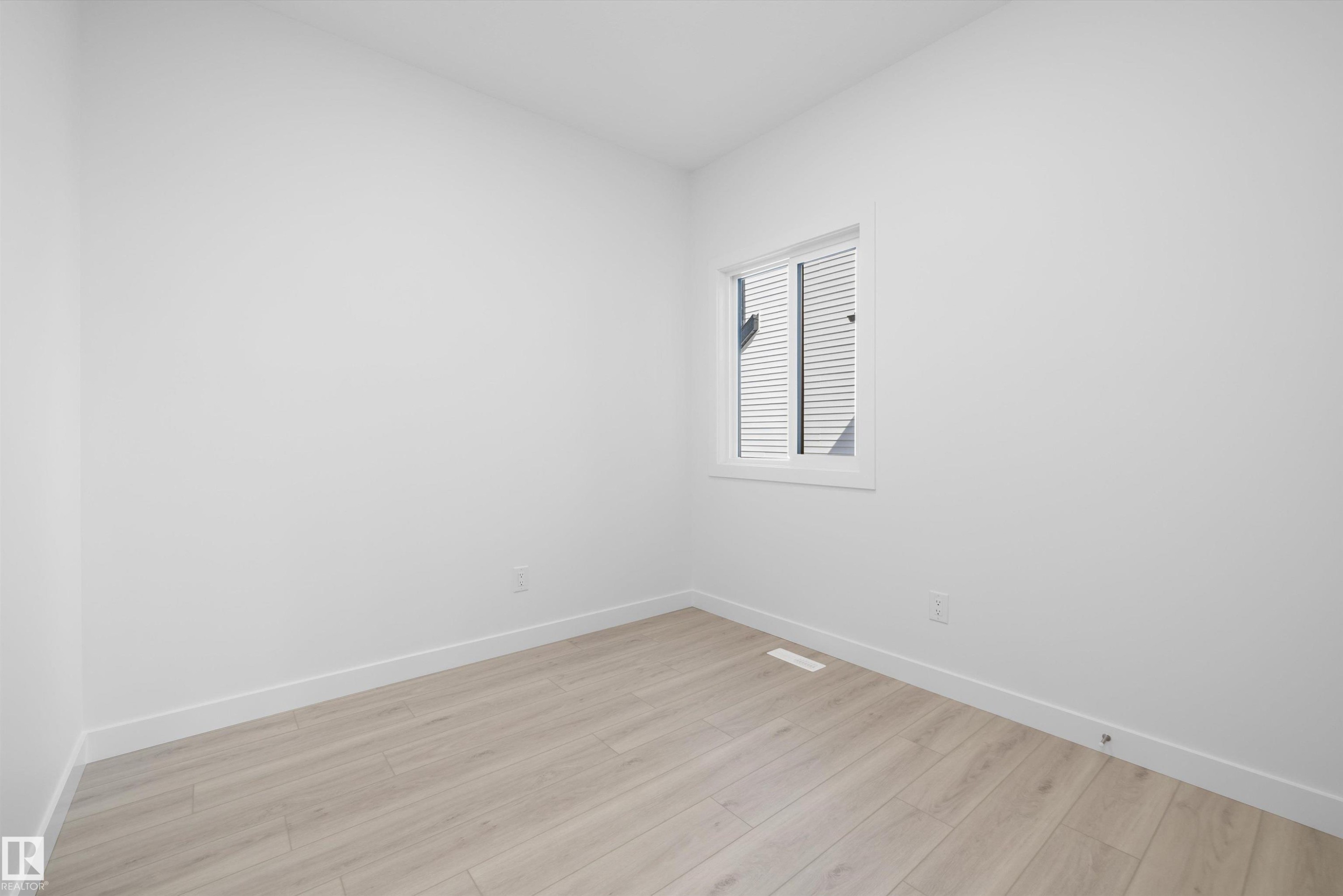 5011 Cawsey Link Sw, Edmonton, AB - Indoor Photo Showing Other Room