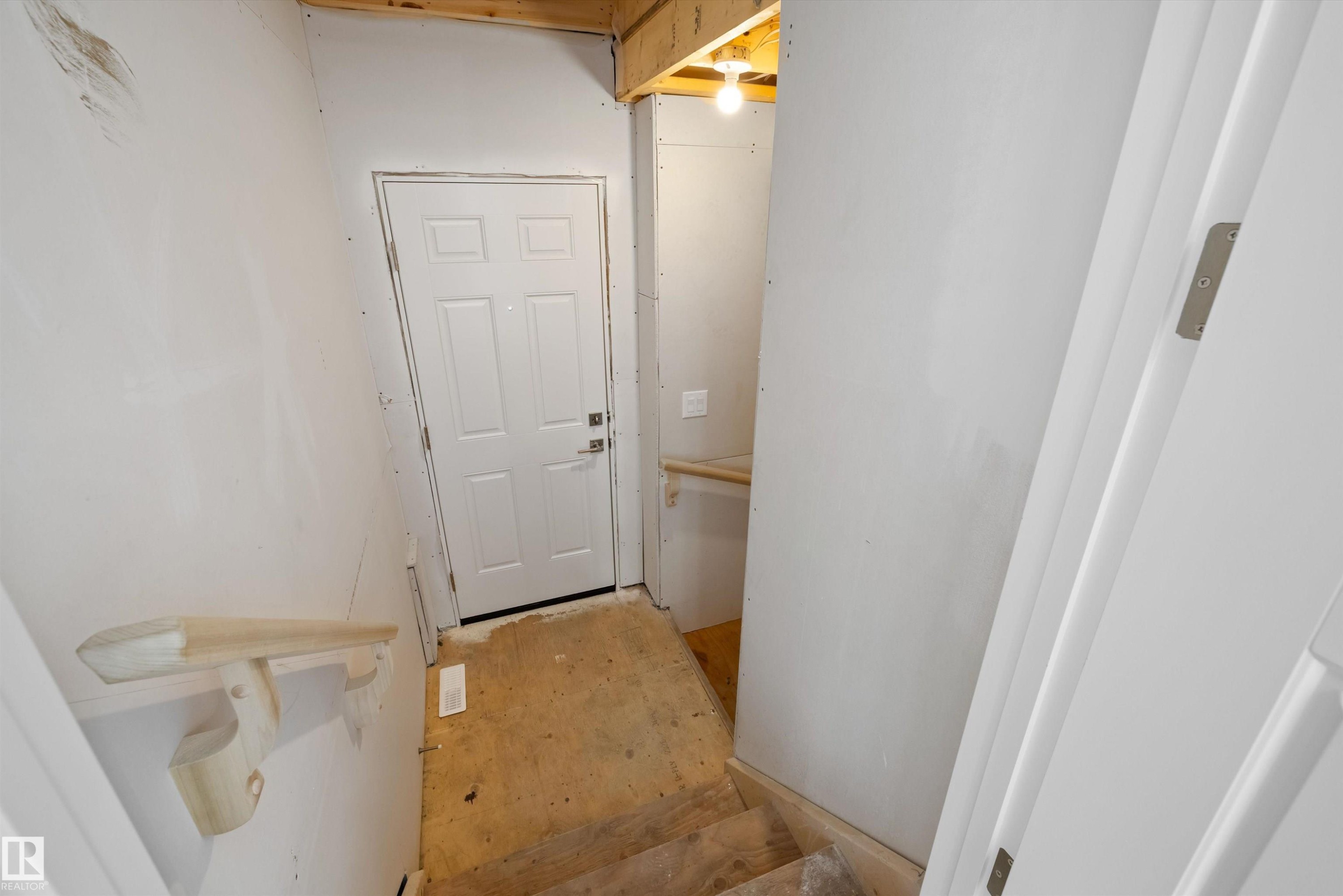 5011 Cawsey Link Sw, Edmonton, AB - Indoor Photo Showing Other Room