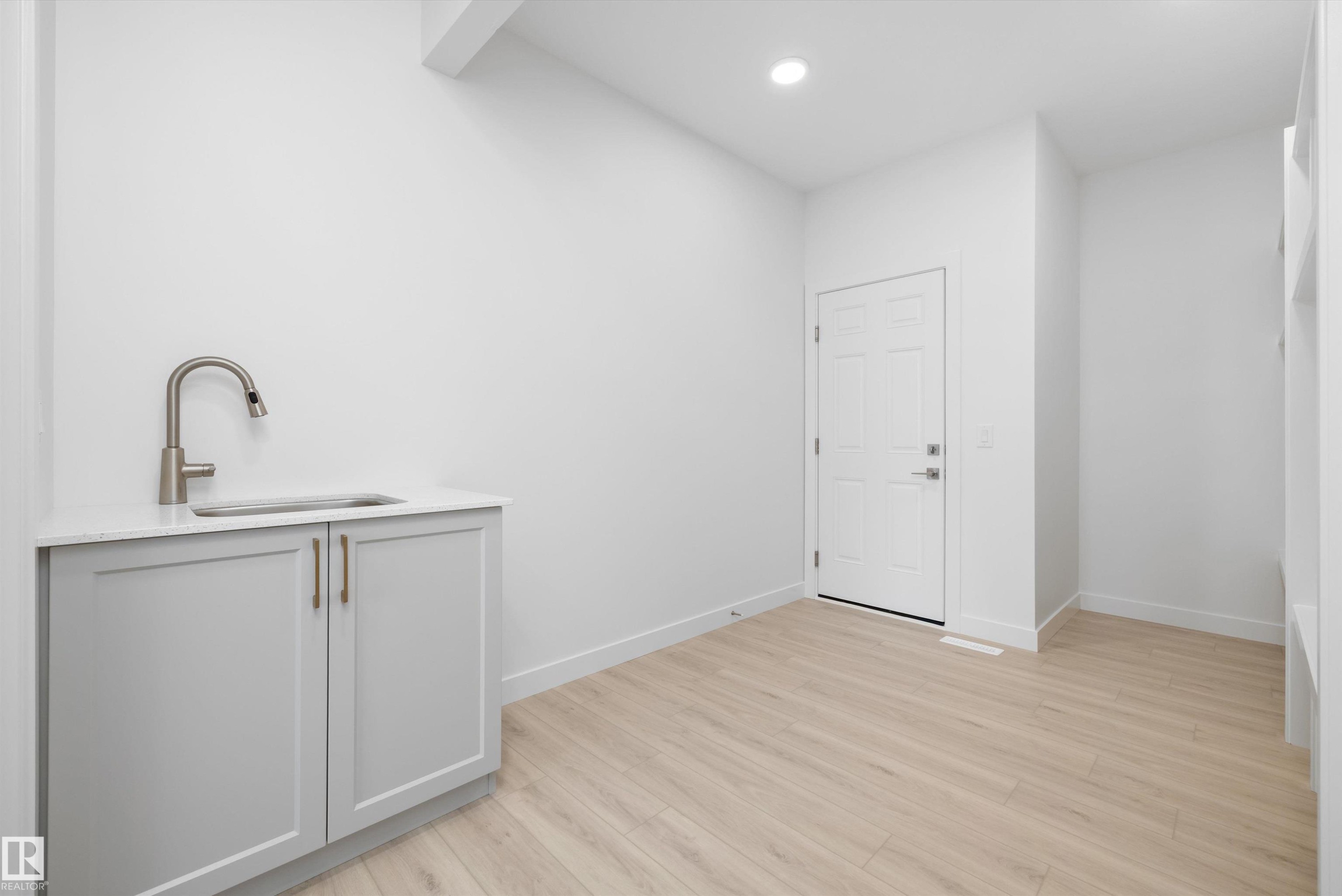 5011 Cawsey Link Sw, Edmonton, AB - Indoor Photo Showing Other Room