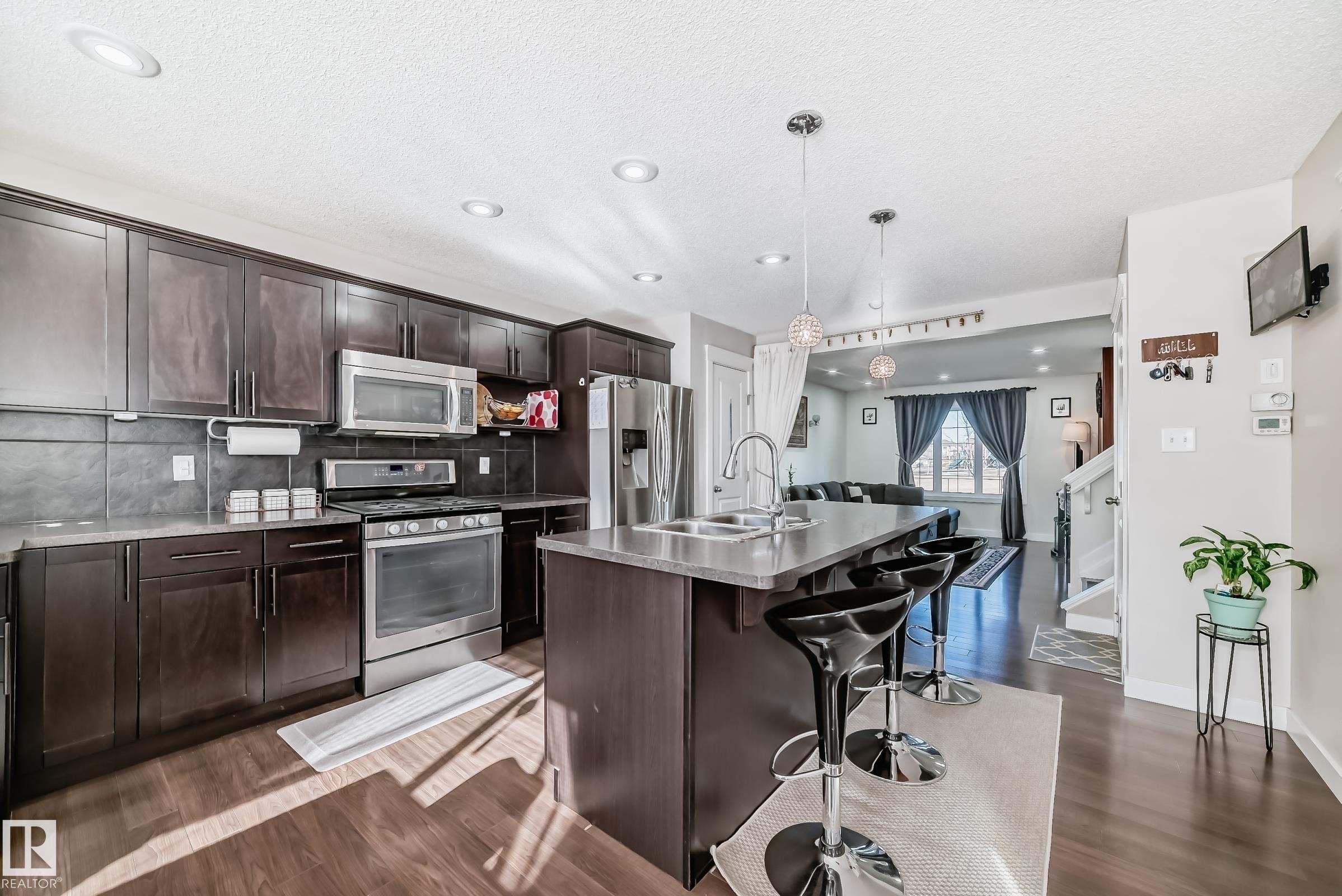 5920 Rue Eaglemont, Beaumont, AB - Indoor Photo Showing Kitchen With Stainless Steel Kitchen With Double Sink With Upgraded Kitchen