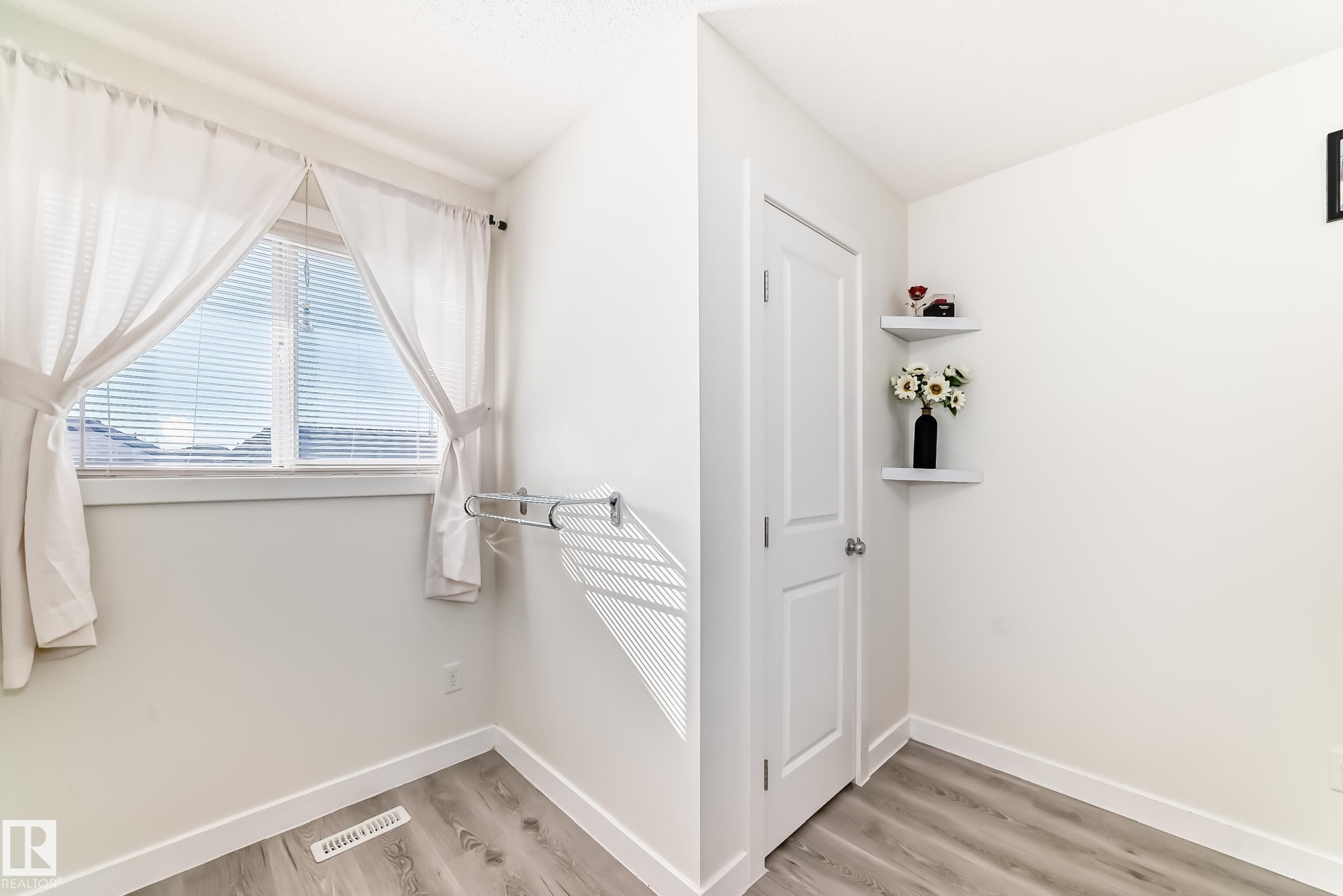 5920 Rue Eaglemont, Beaumont, AB - Indoor Photo Showing Other Room