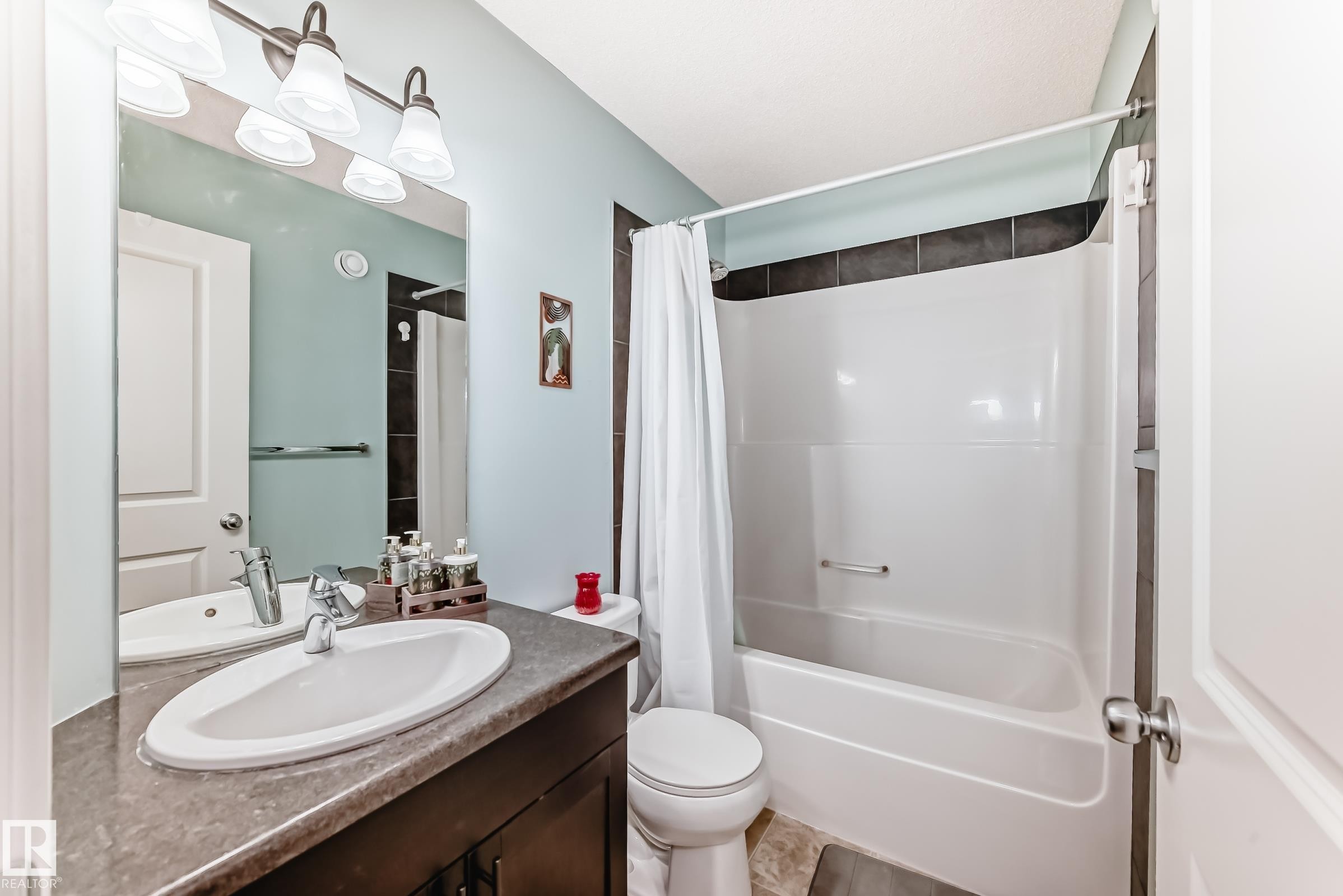 5920 Rue Eaglemont, Beaumont, AB - Indoor Photo Showing Bathroom