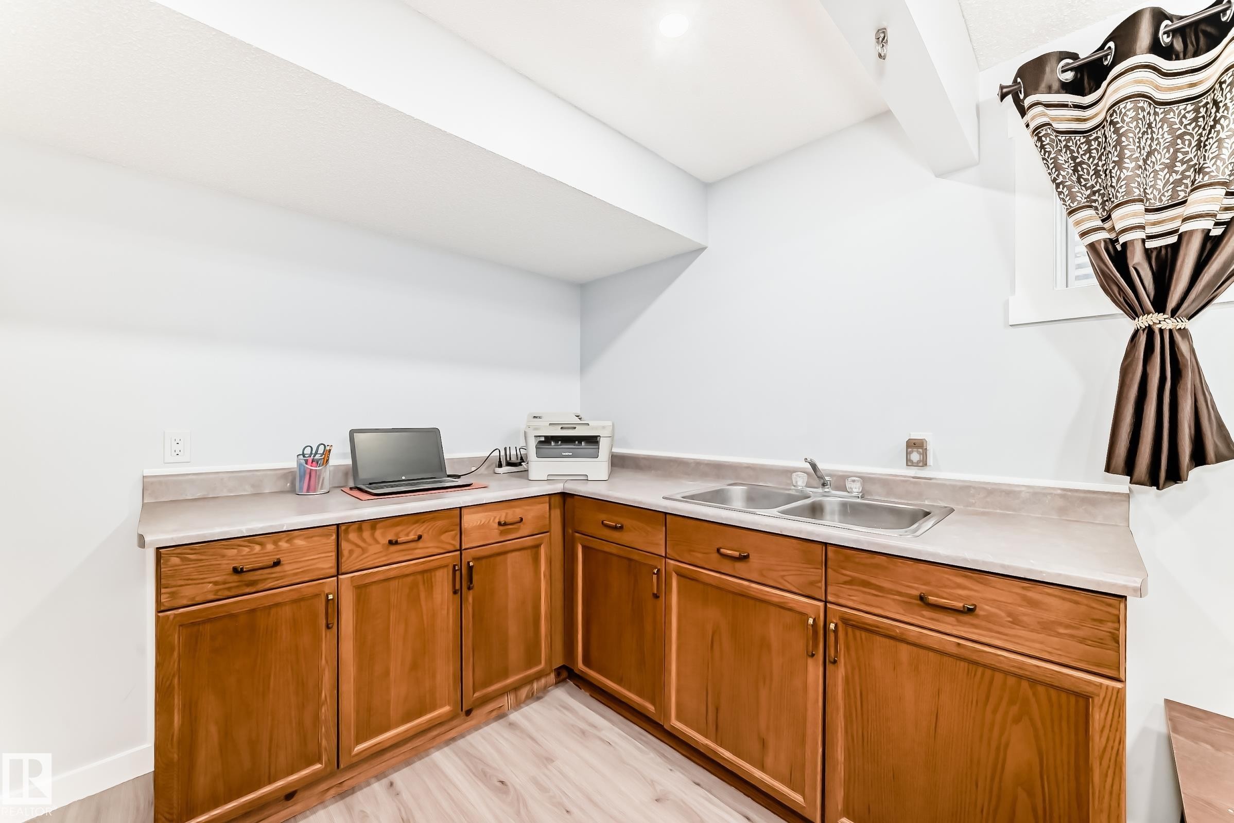 5920 Rue Eaglemont, Beaumont, AB - Indoor Photo Showing Kitchen With Double Sink