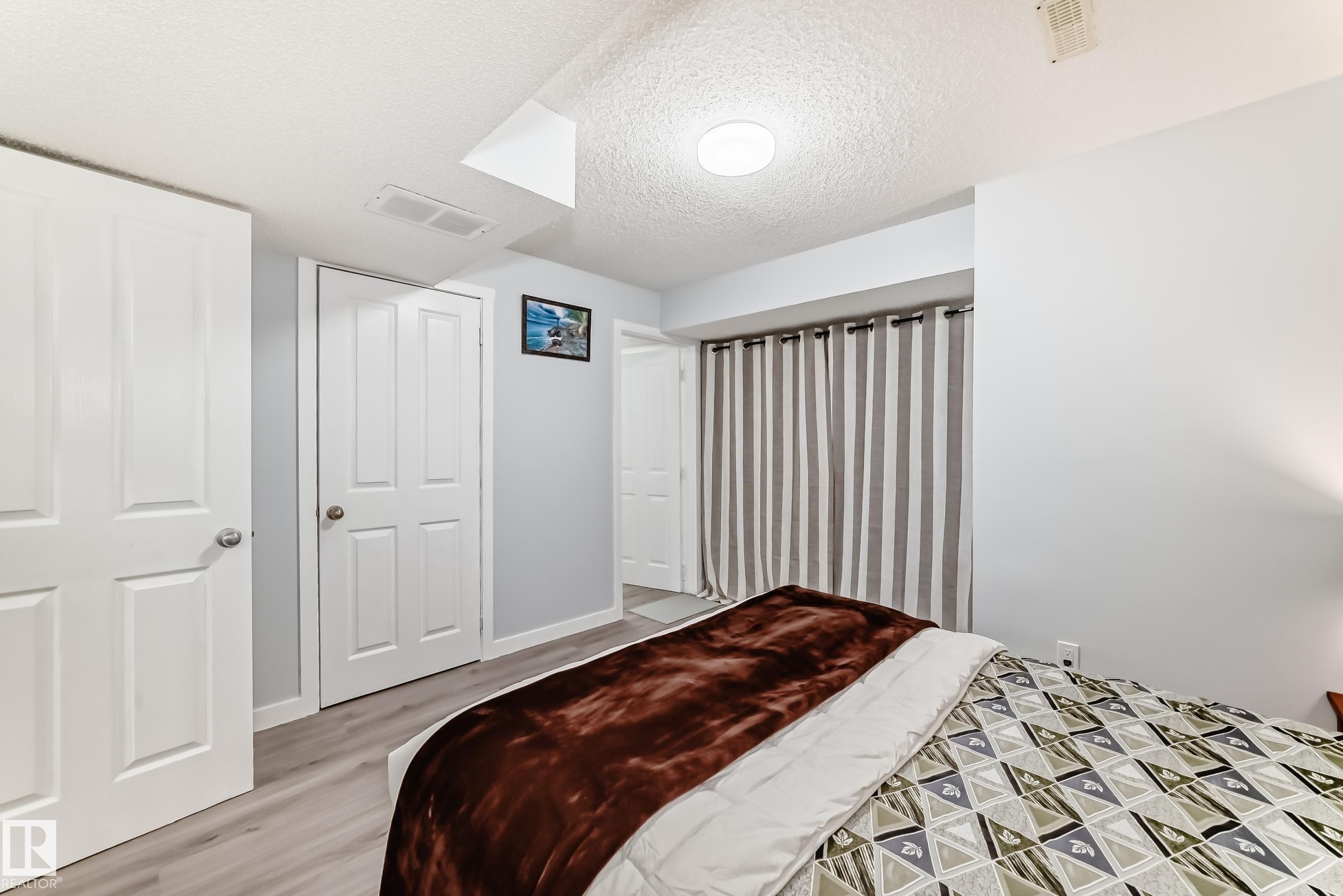 5920 Rue Eaglemont, Beaumont, AB - Indoor Photo Showing Bedroom