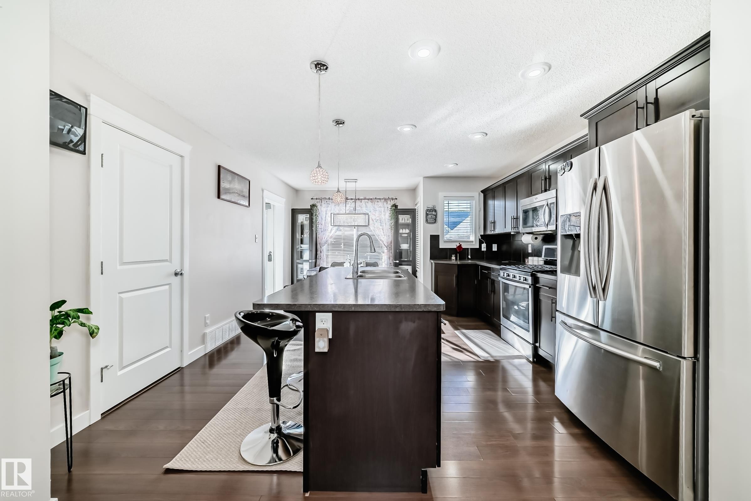 5920 Rue Eaglemont, Beaumont, AB - Indoor Photo Showing Kitchen With Stainless Steel Kitchen With Upgraded Kitchen