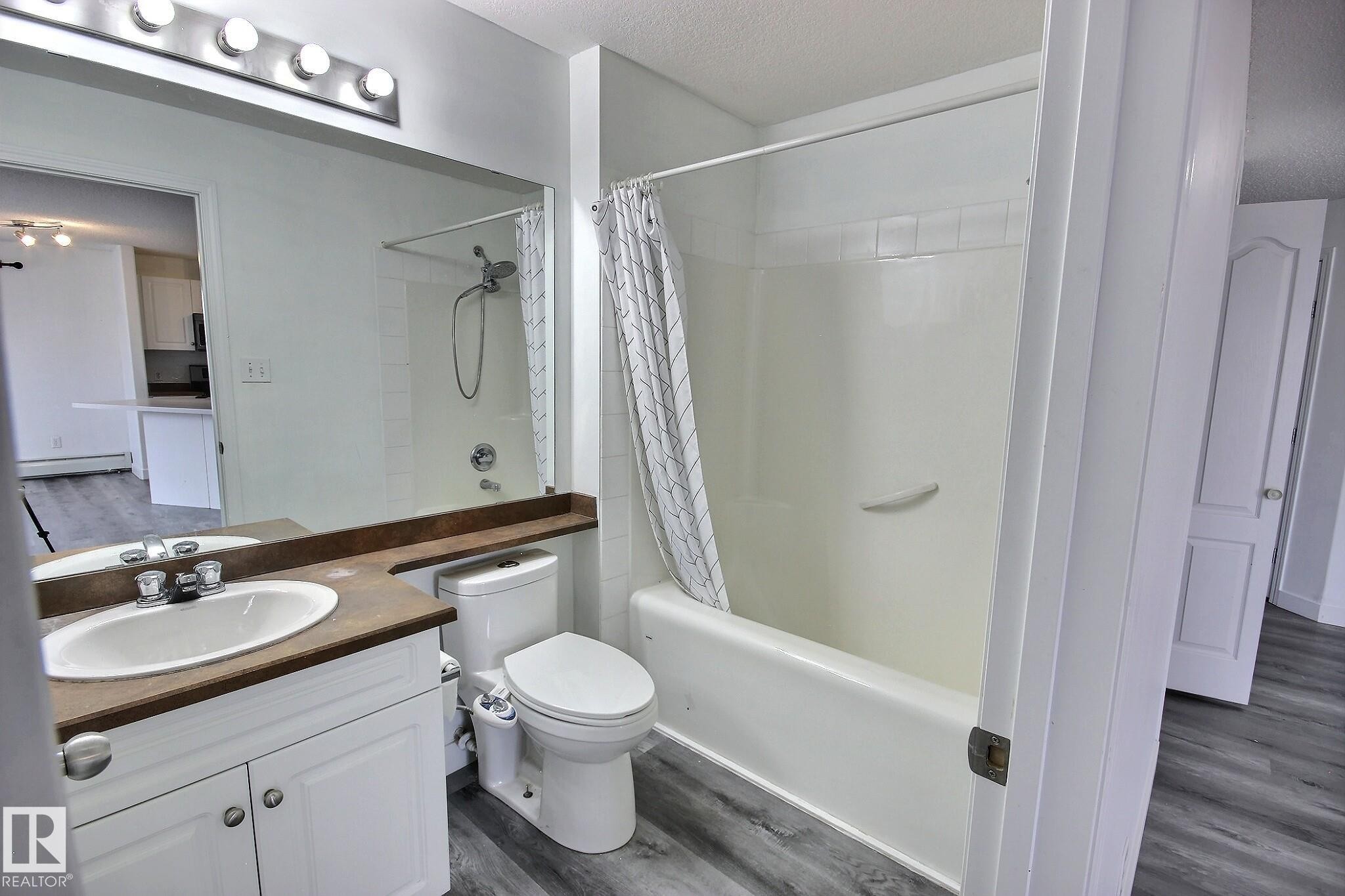 222 111 Edwards Drive, Edmonton, AB - Indoor Photo Showing Bathroom