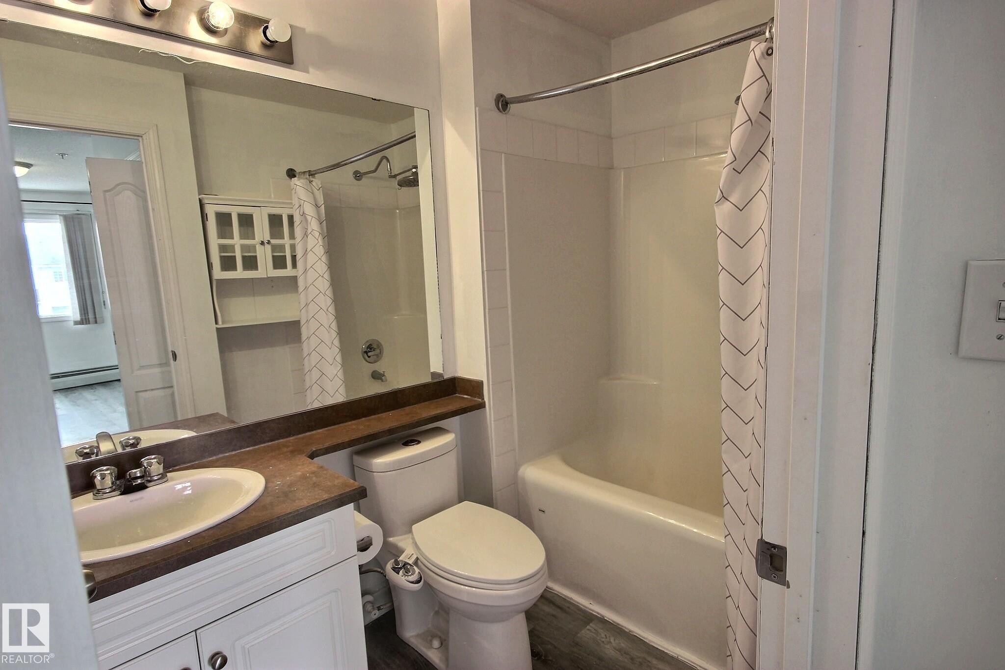 222 111 Edwards Drive, Edmonton, AB - Indoor Photo Showing Bathroom