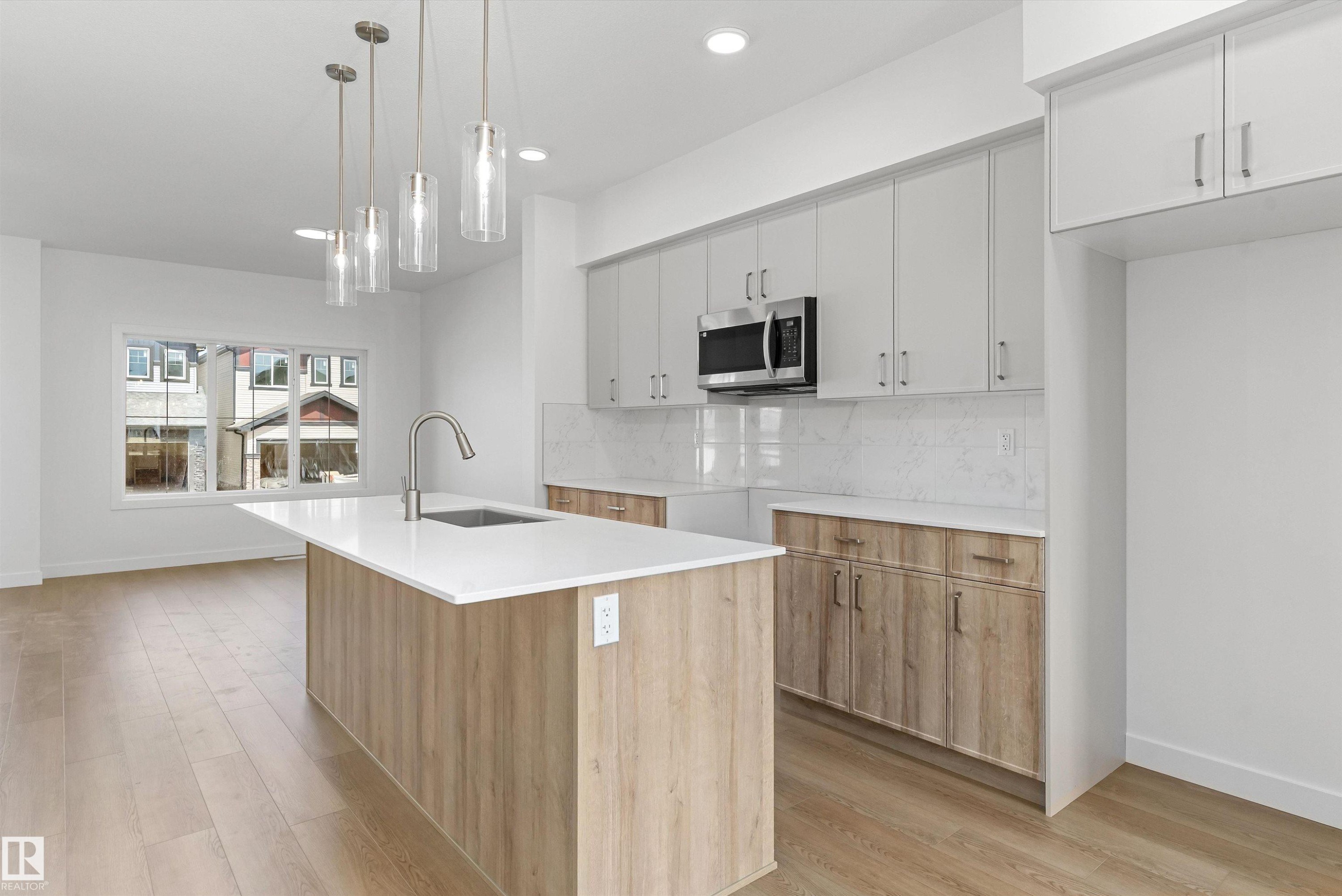 20635 43 Avenue, Edmonton, AB - Indoor Photo Showing Kitchen With Upgraded Kitchen