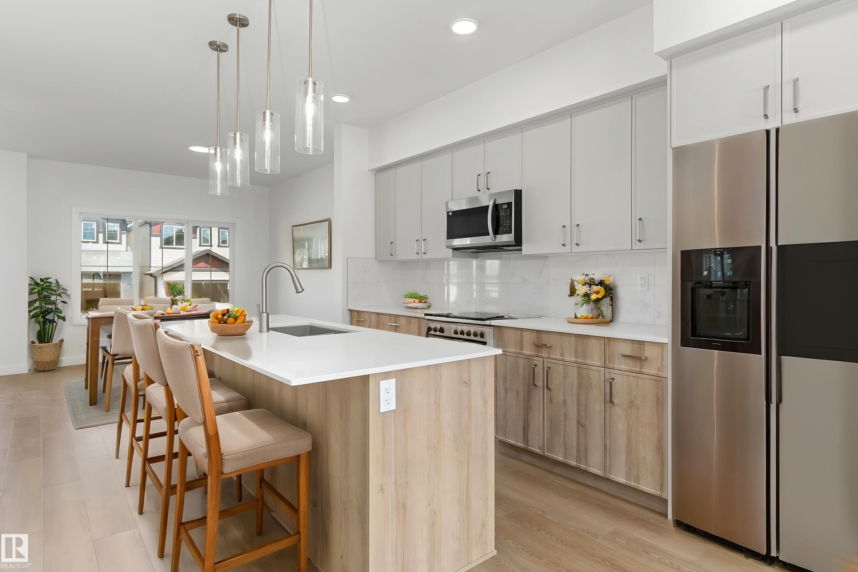 20635 43 Avenue, Edmonton, AB - Indoor Photo Showing Kitchen With Upgraded Kitchen