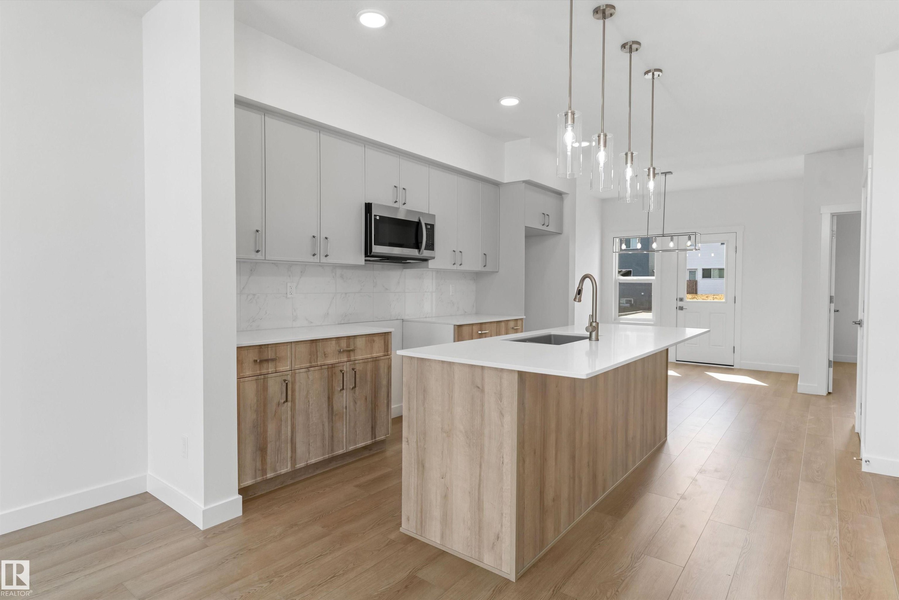 20635 43 Avenue, Edmonton, AB - Indoor Photo Showing Kitchen With Upgraded Kitchen