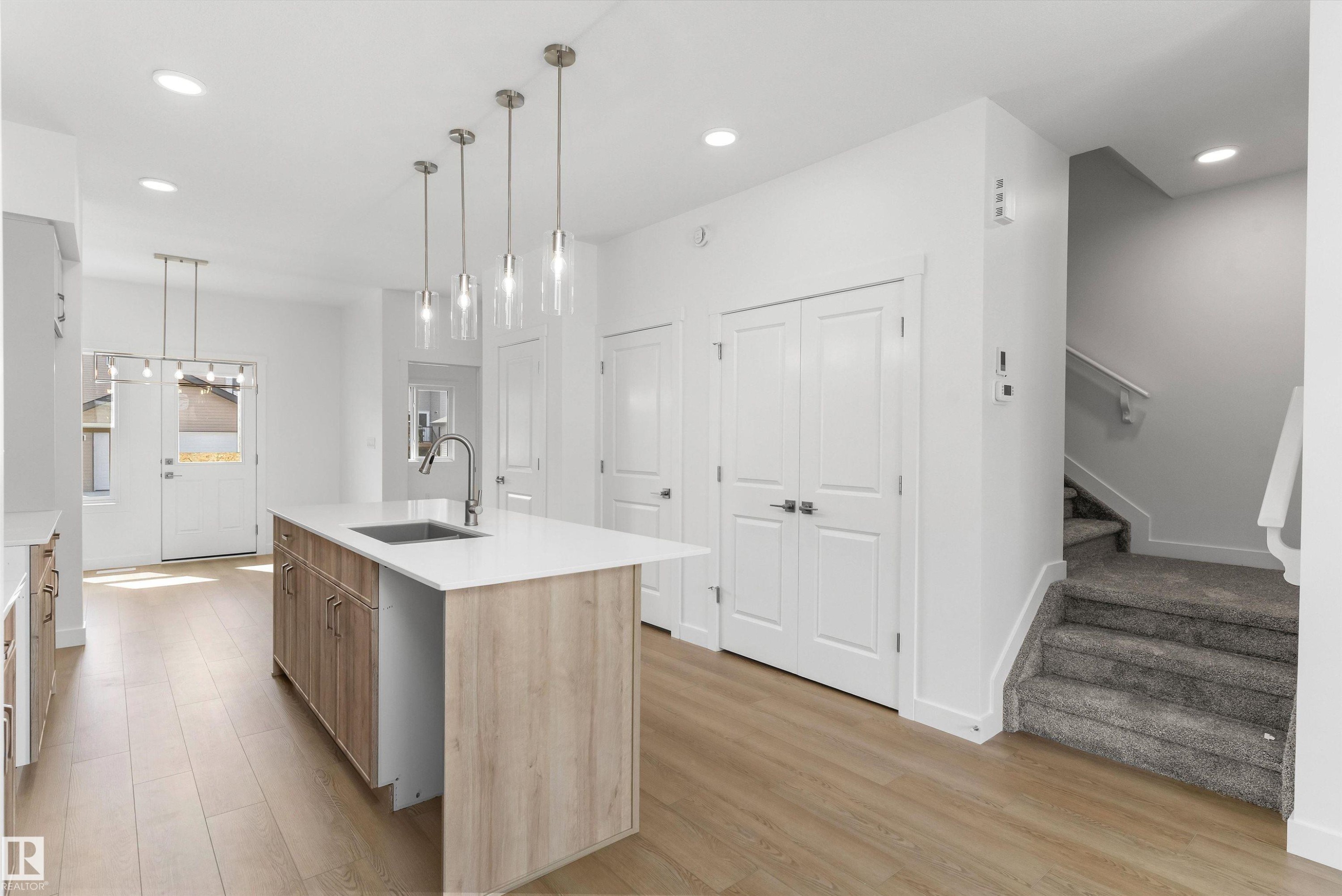 20635 43 Avenue, Edmonton, AB - Indoor Photo Showing Kitchen With Upgraded Kitchen