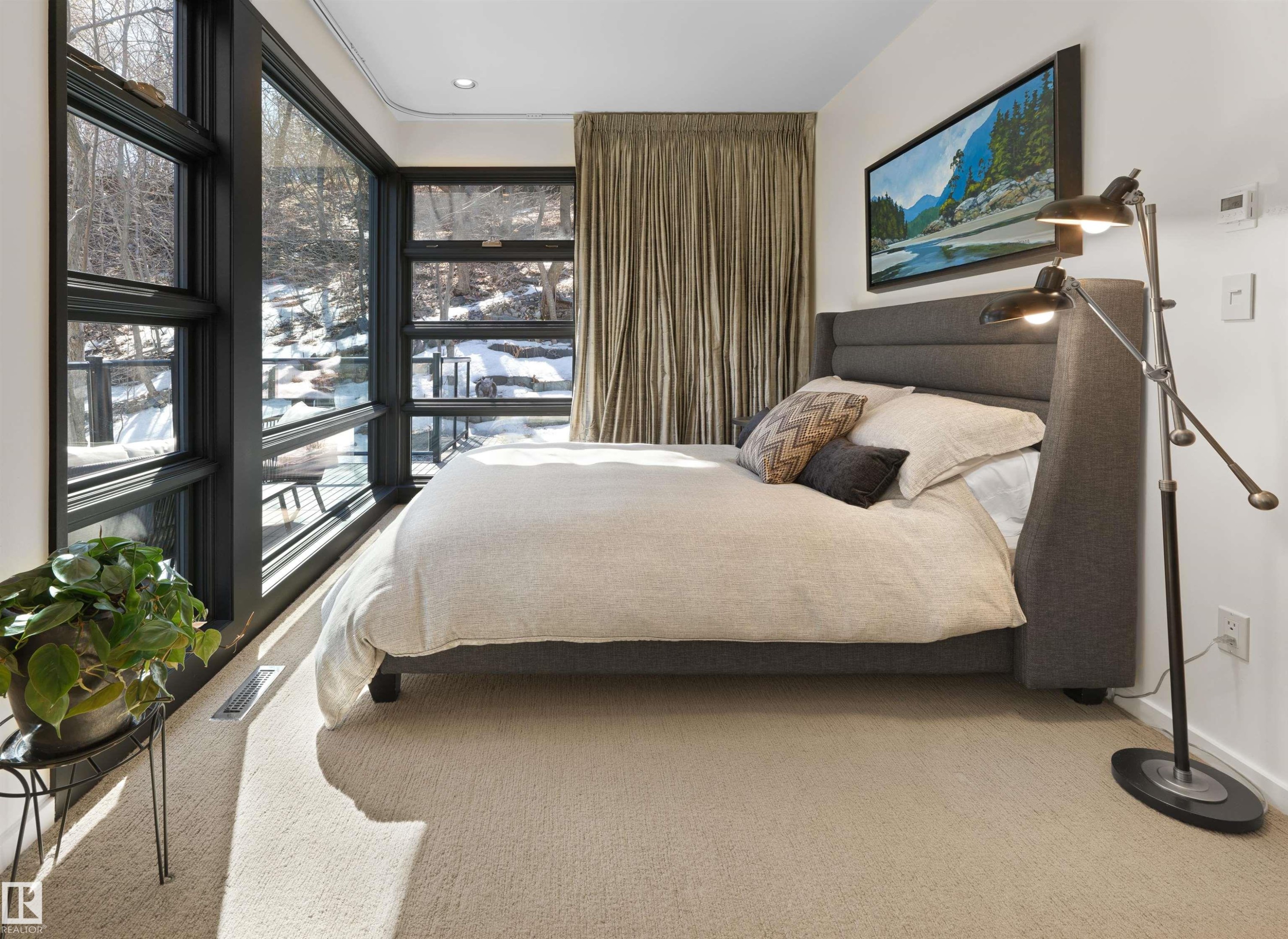 9651 87 Avenue, Edmonton, AB - Indoor Photo Showing Bedroom