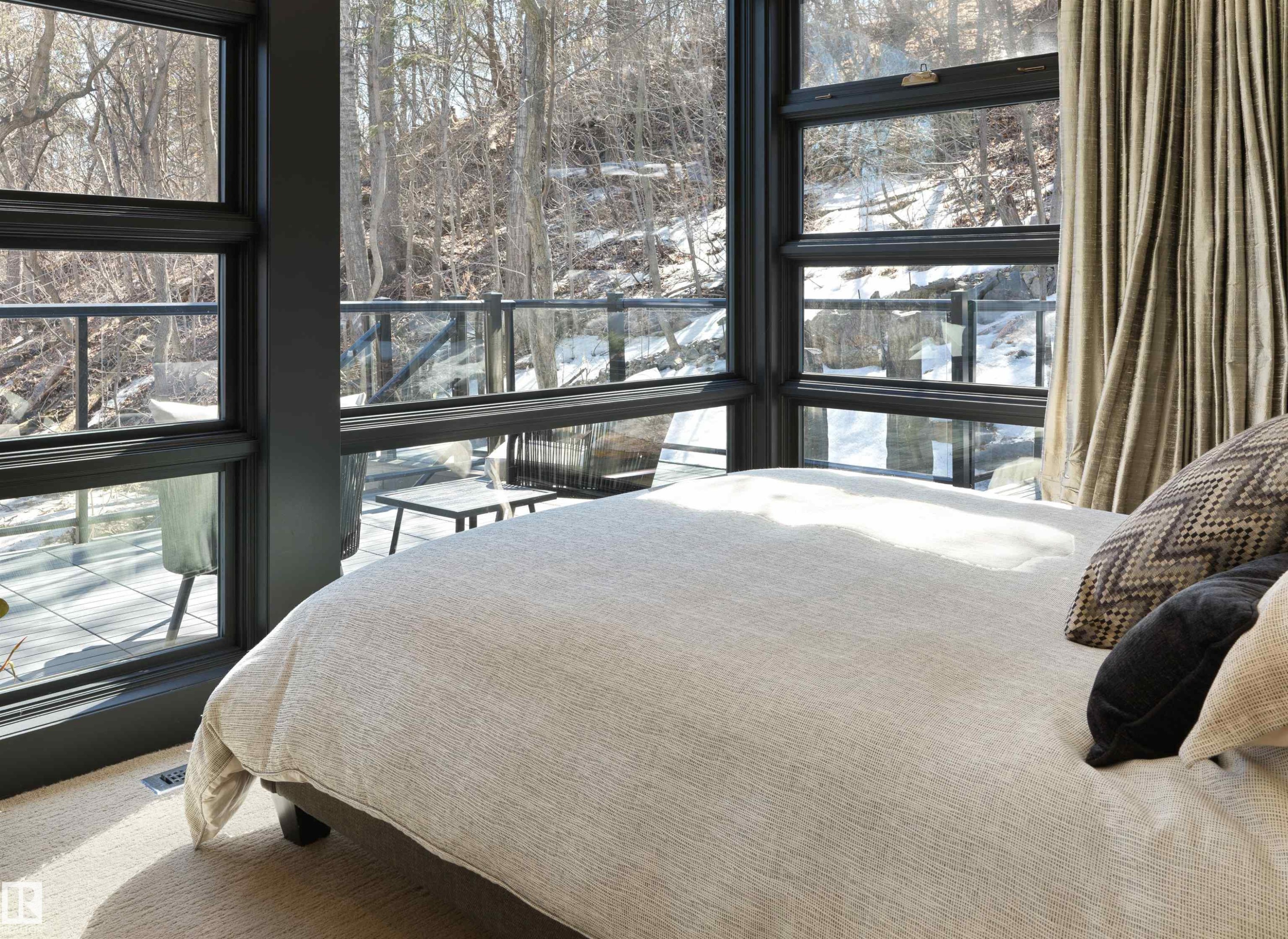 9651 87 Avenue, Edmonton, AB - Indoor Photo Showing Bedroom