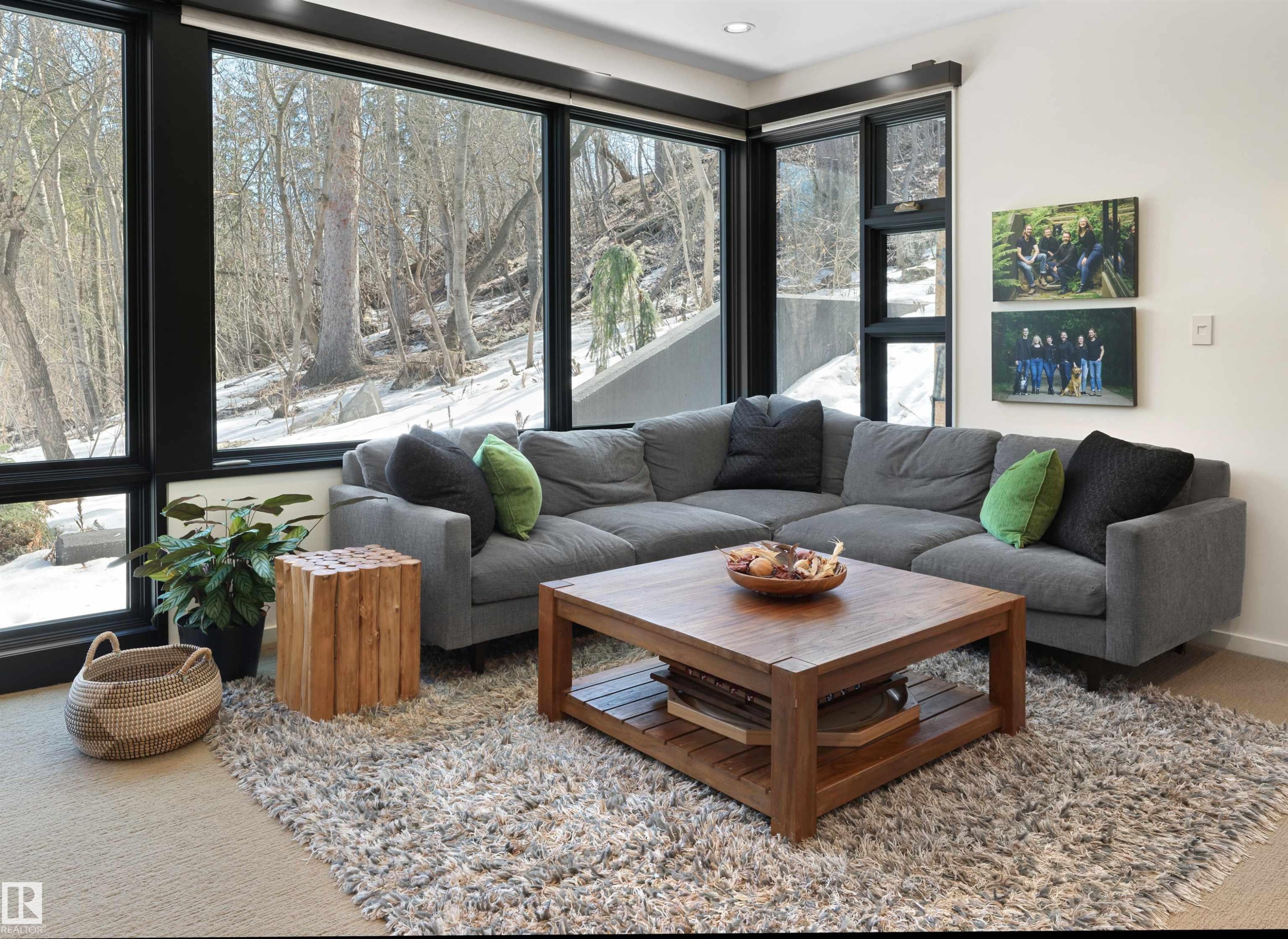 9651 87 Avenue, Edmonton, AB - Indoor Photo Showing Living Room