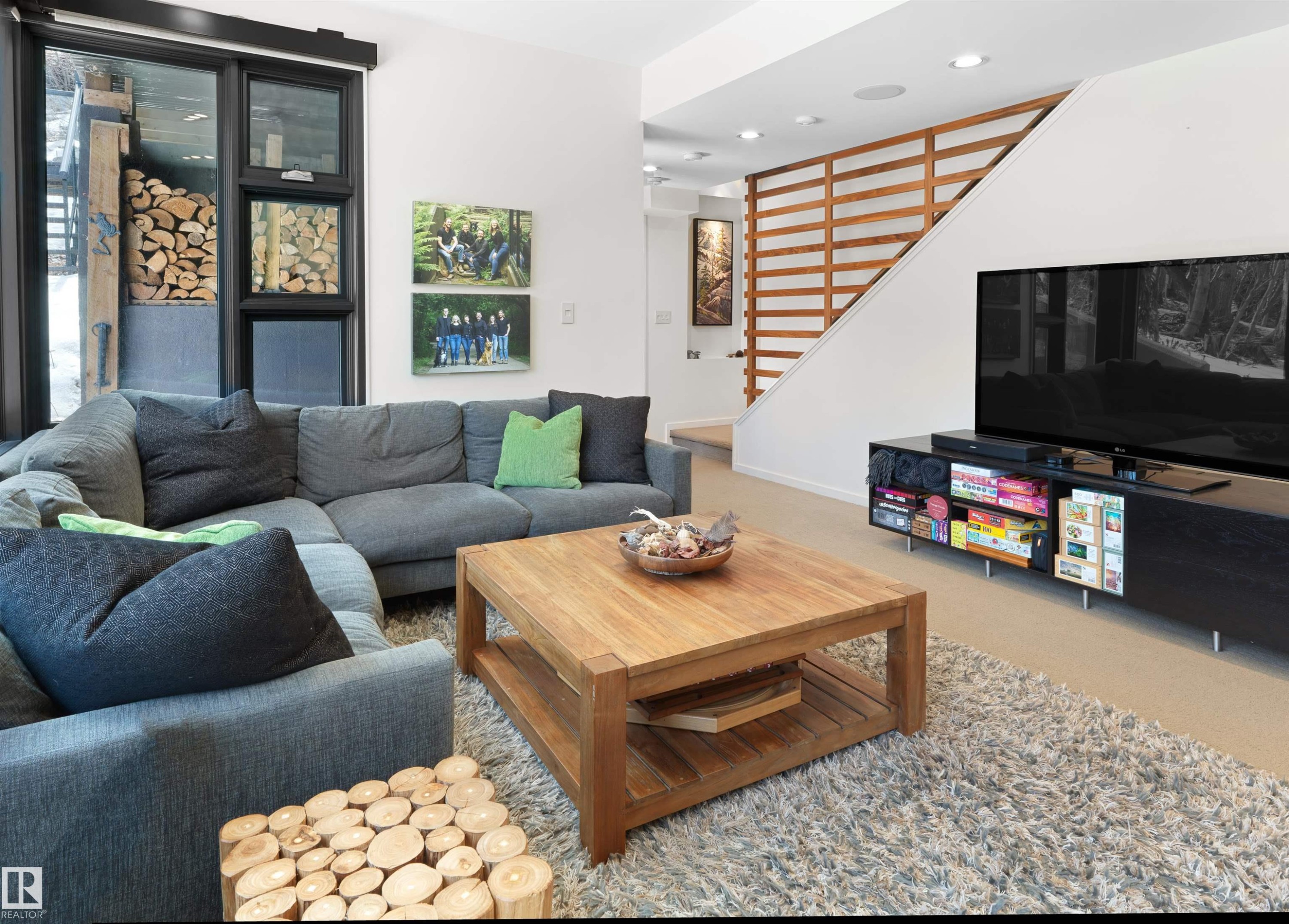 9651 87 Avenue, Edmonton, AB - Indoor Photo Showing Living Room